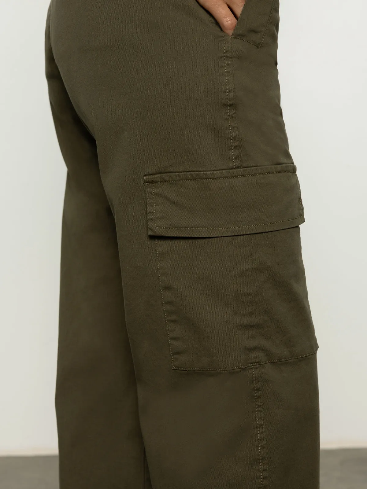 Quick Access Zippers Take Over Jogger Mid-Rise Pant Kalamata