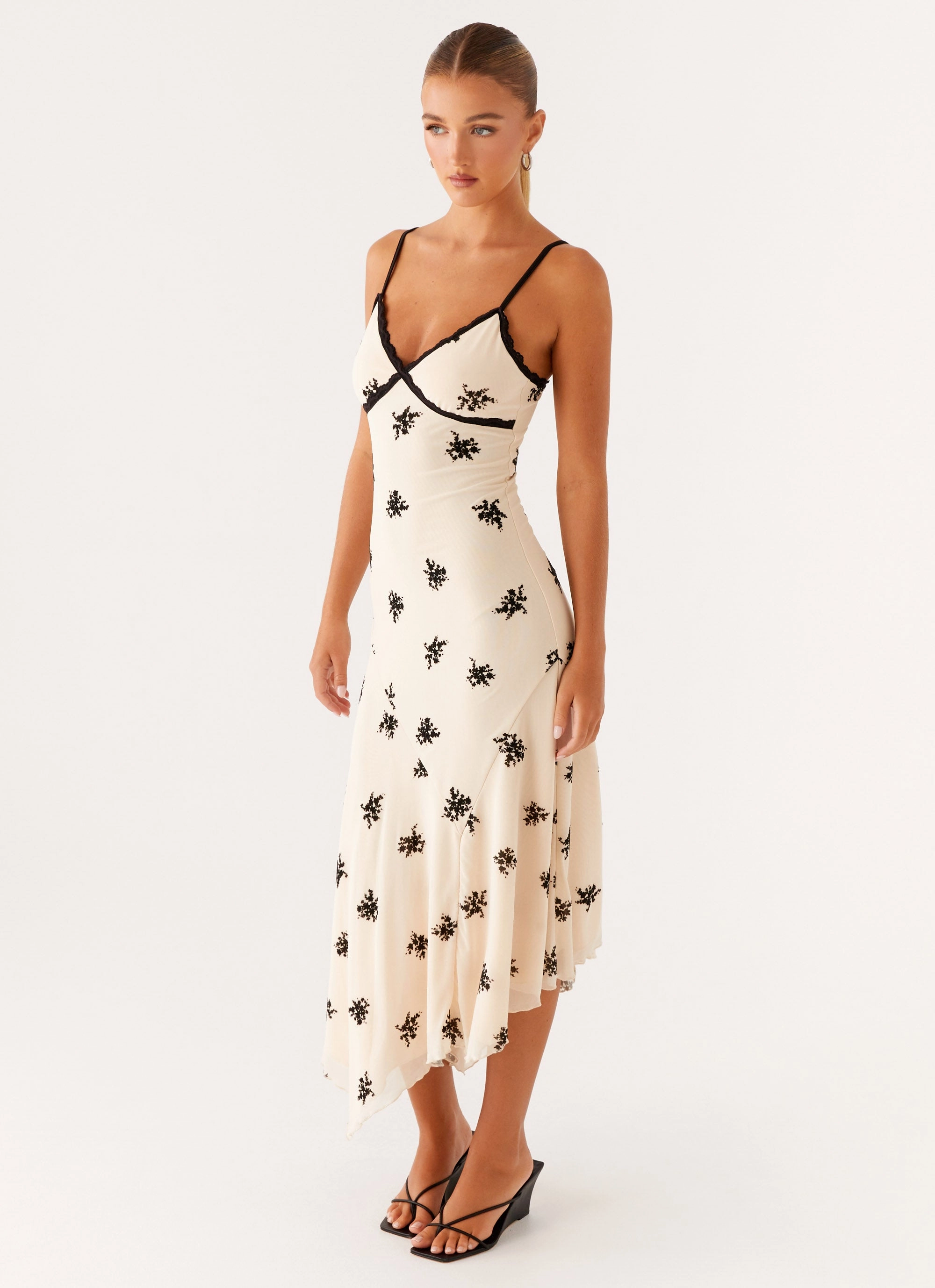 Smart Lines Amelia Midi Dress - Nude