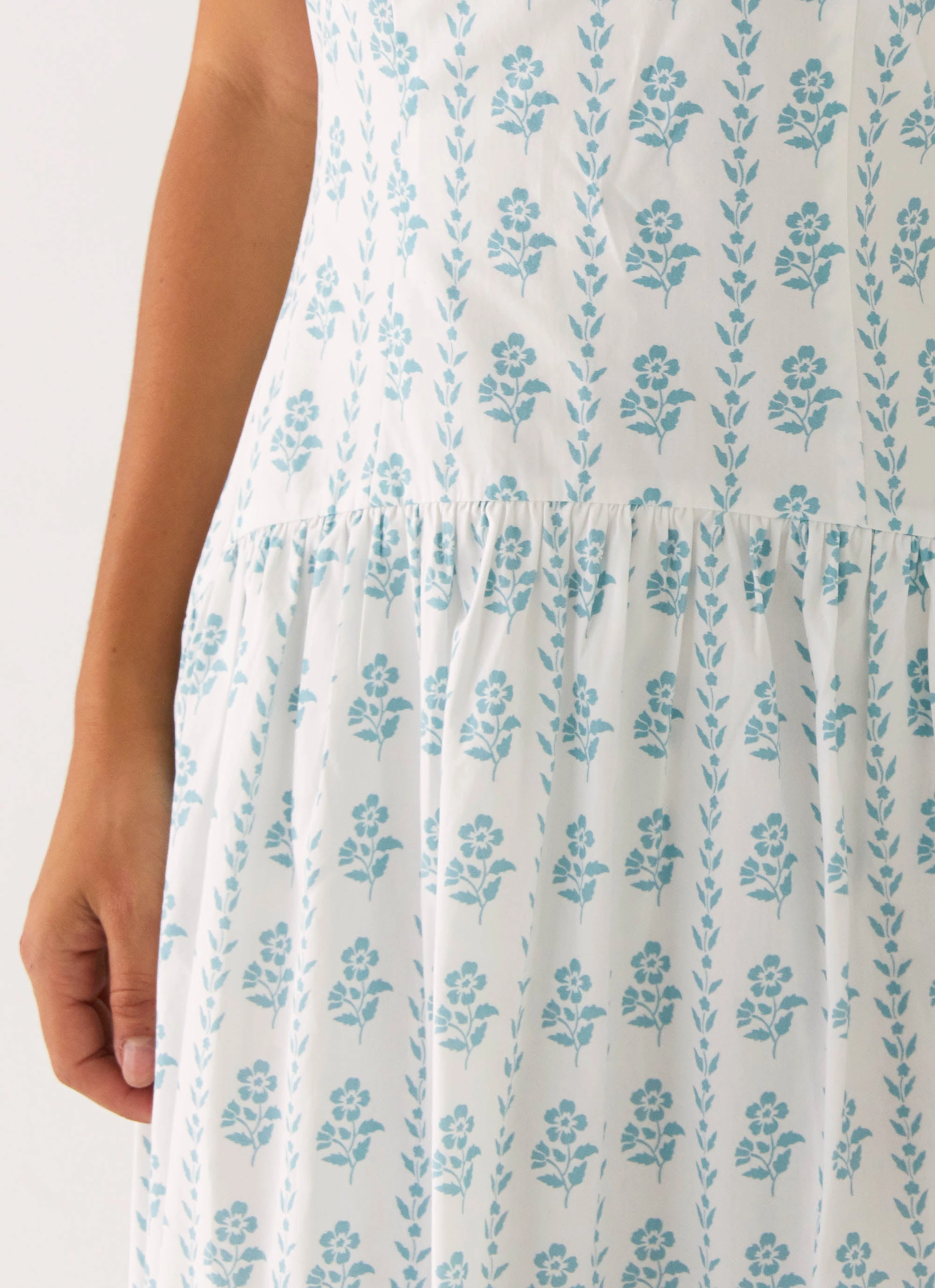 Light Comfort Walkable Flow Amelie Midi Dress - Sweet Daydream Print