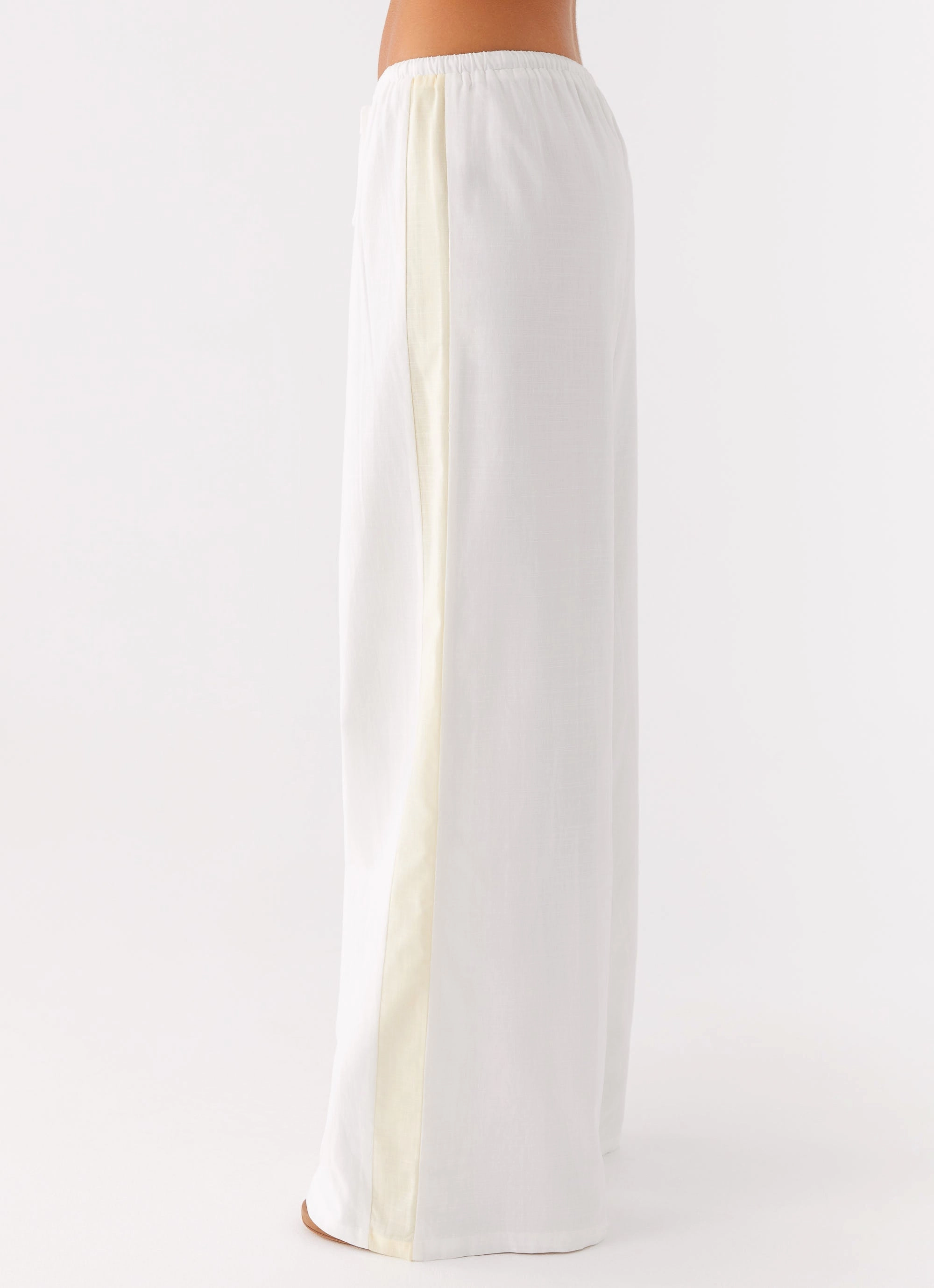 Oska Drawstring Pants - White StretchFabric Flattering Look