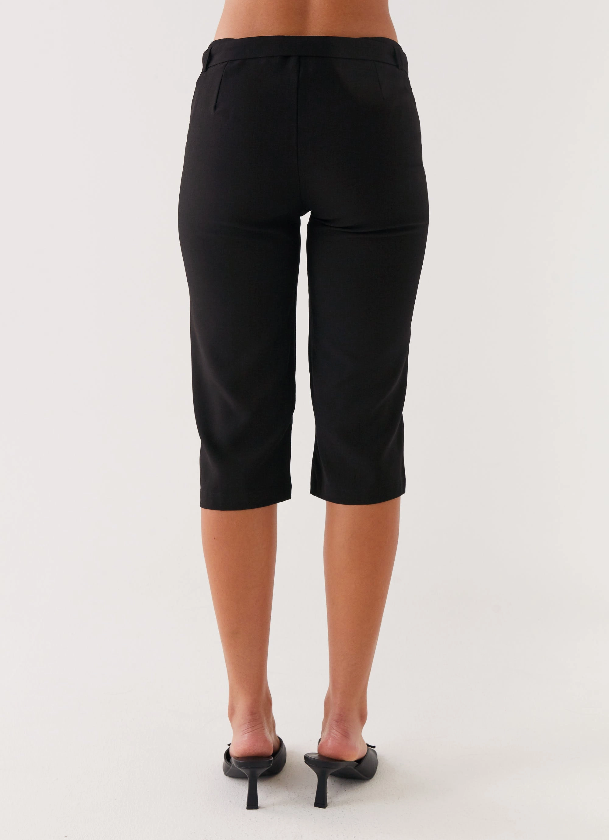 HypoallergenicFabric Banks Capri Pants - Black
