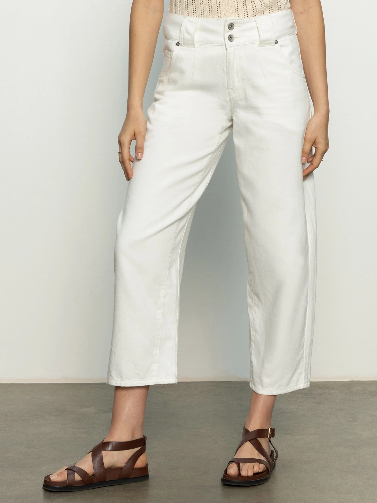 Sustainable Fabric Blend Flexible Waistband Adaptation Side Car Semi High Rise Barrel Jeans Bleached White