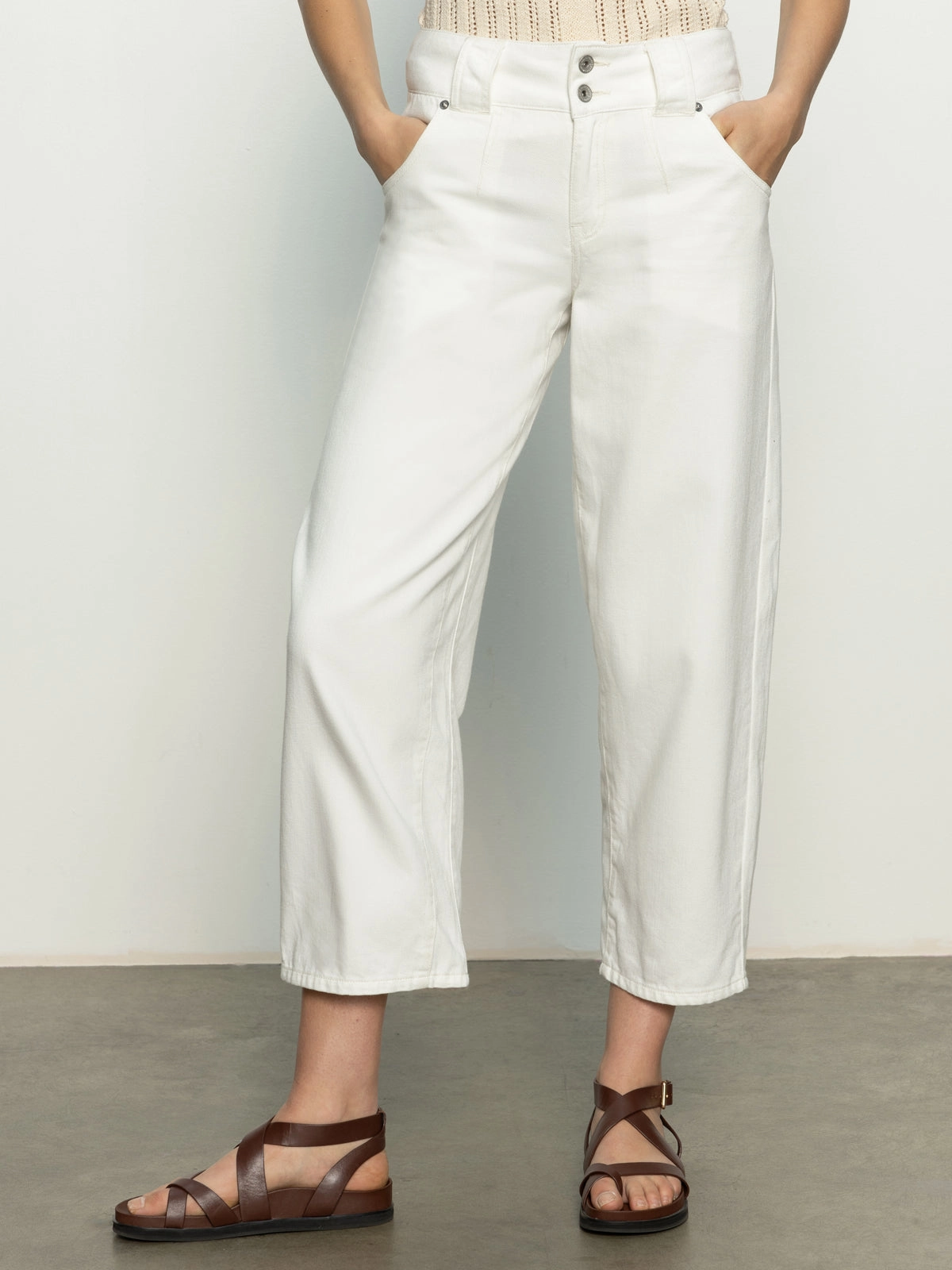 Side Car Semi High Rise Barrel Jeans Bleached White Water Repellent Finish