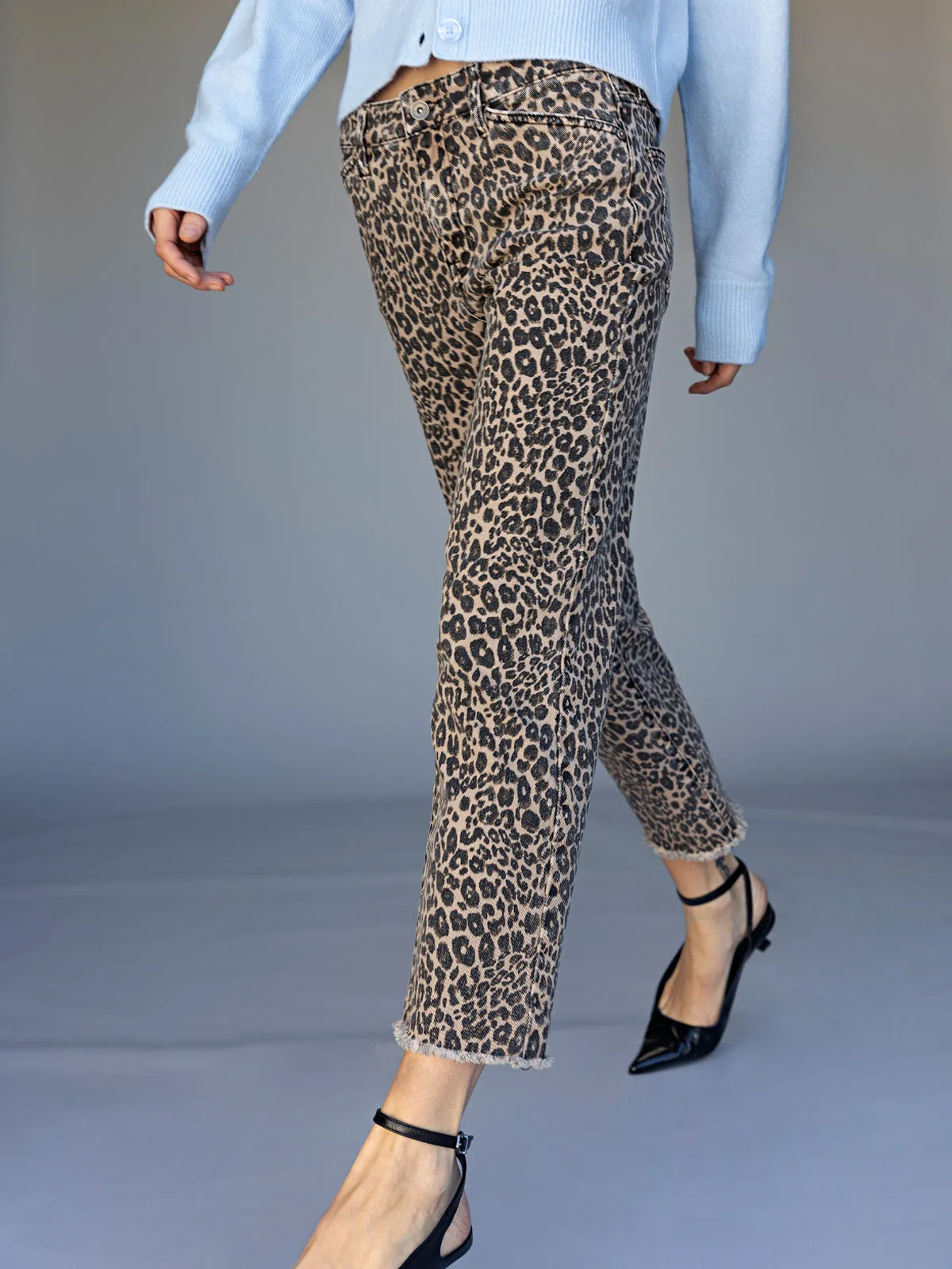 Cadence 90's Straight Crop Jean French Kitty Contoured Panel Design