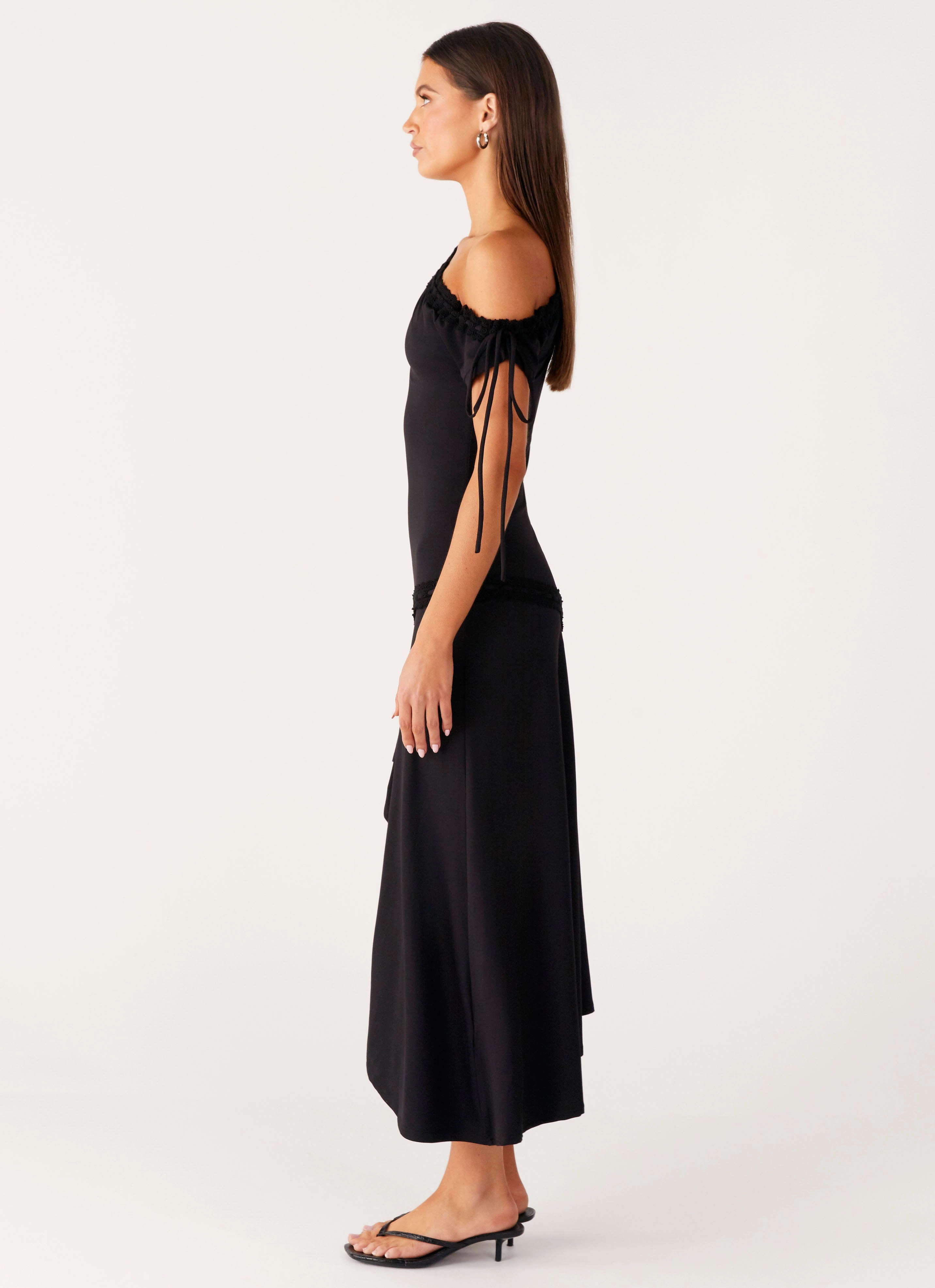 Soft Pleats Downtown Midi Dress - Black