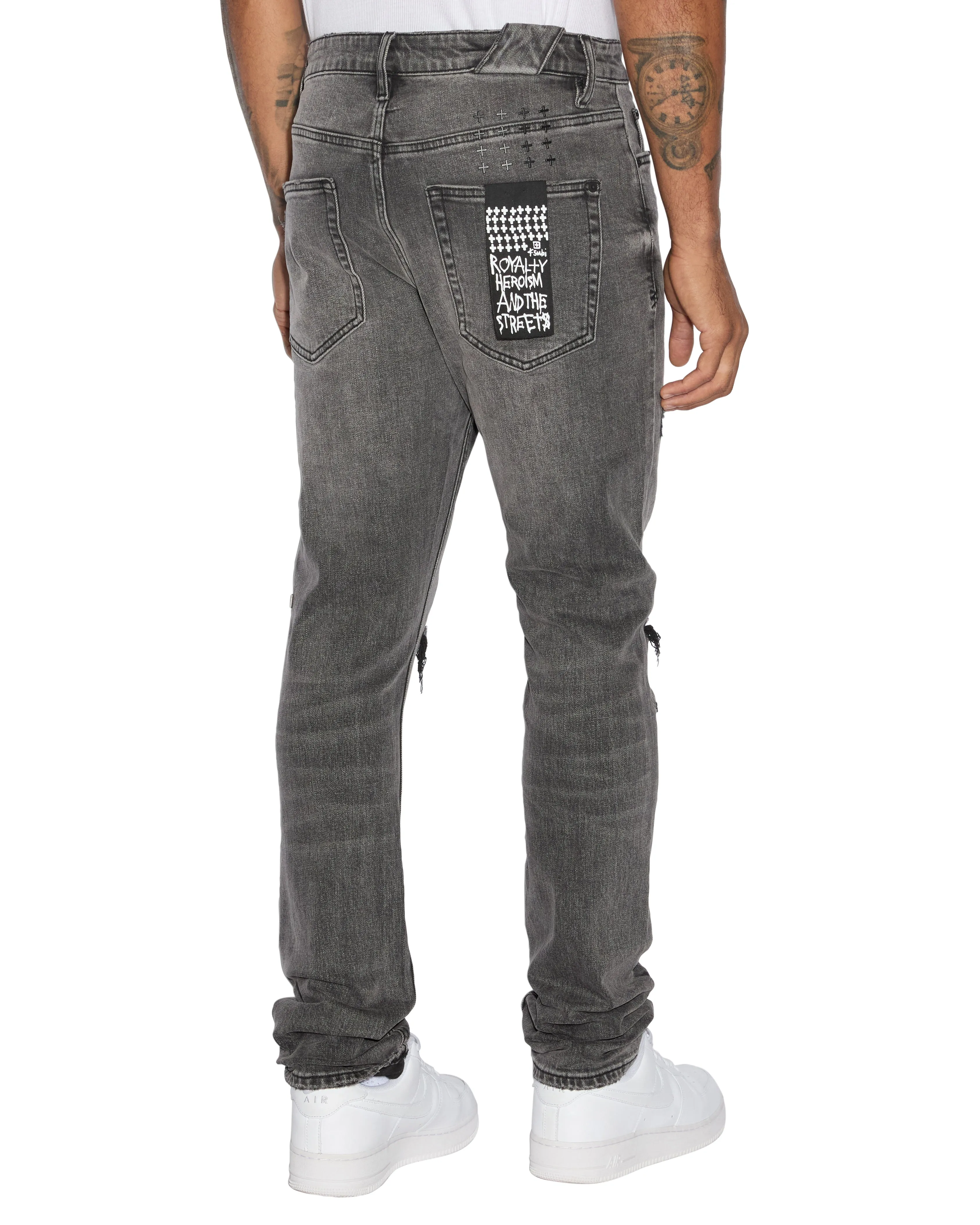 Picnic Style Creative Look Minimalist Style CHITCH SINNERS 1999