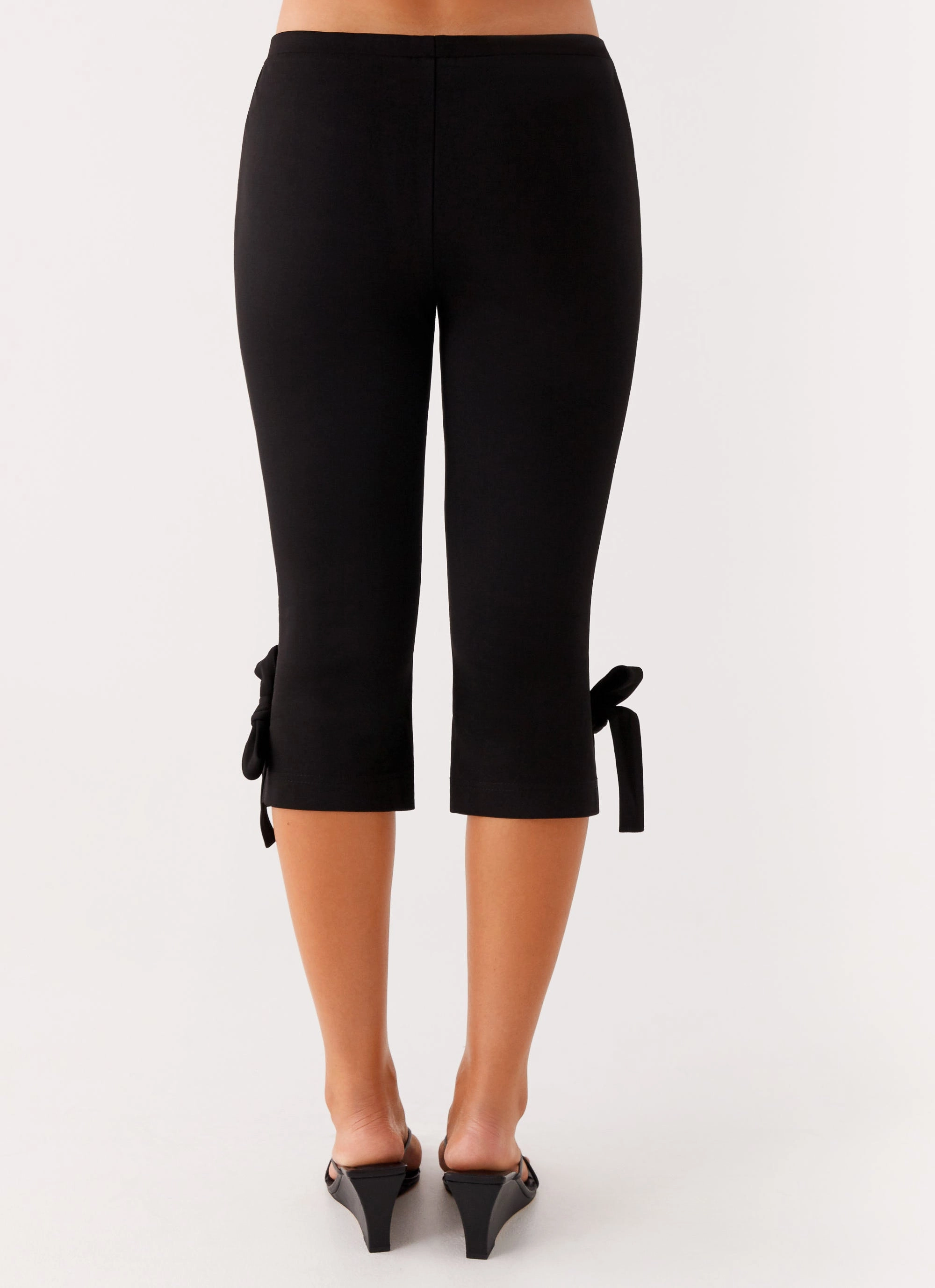 Organic Cotton Blend Stretch Panels Takeover Capri Pants - Black
