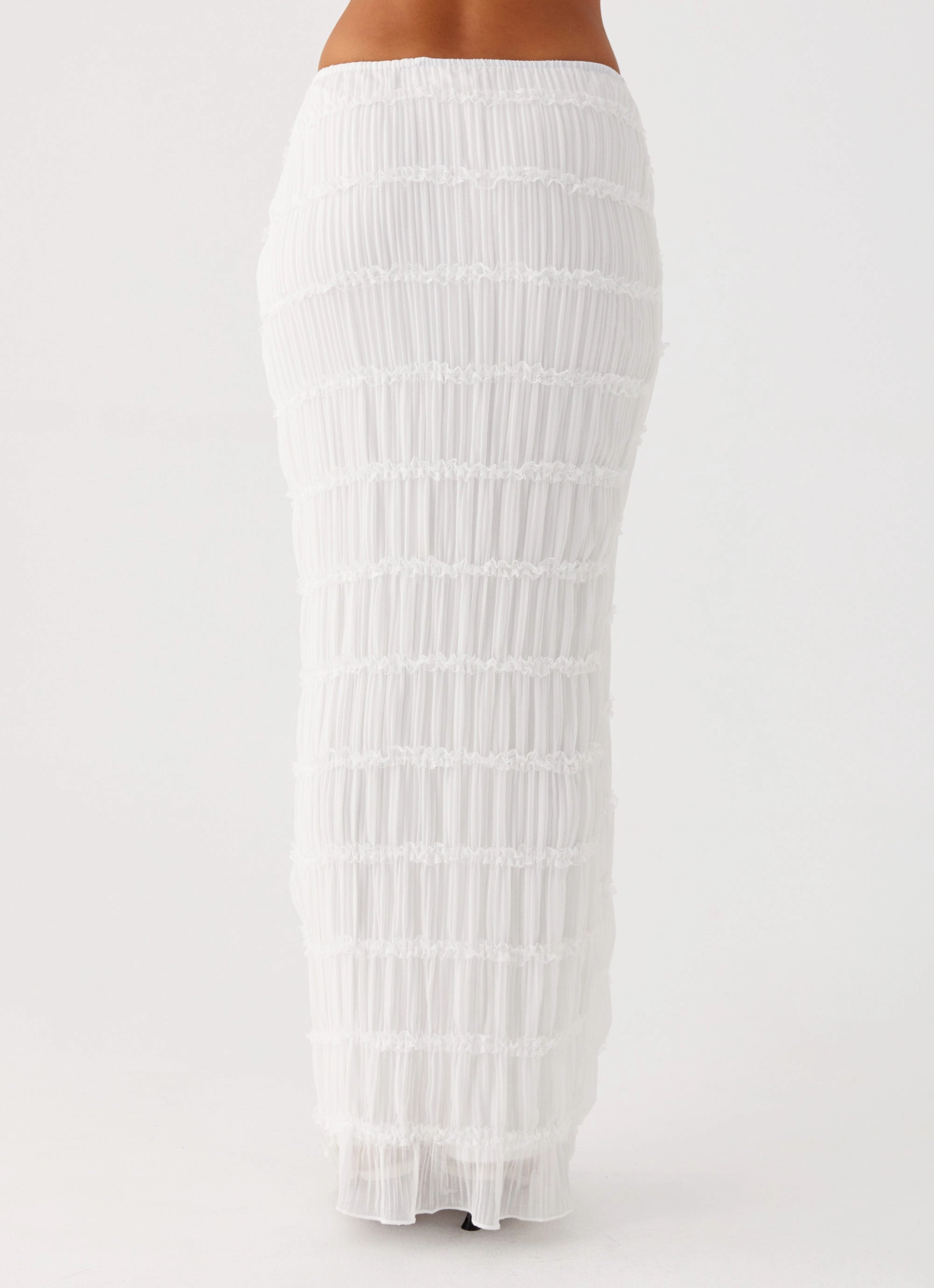 Outfit Focus Daydreaming Low Rise Maxi Skirt - White