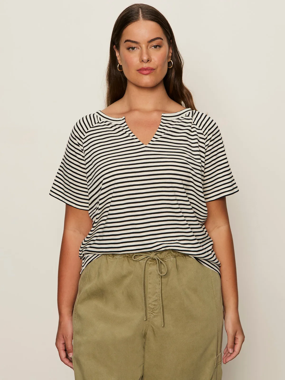 Non Slip Shoulder Seams Low Profile Stitching Notch Neck Tee Light Oat/Black Stripe Extended Sizing