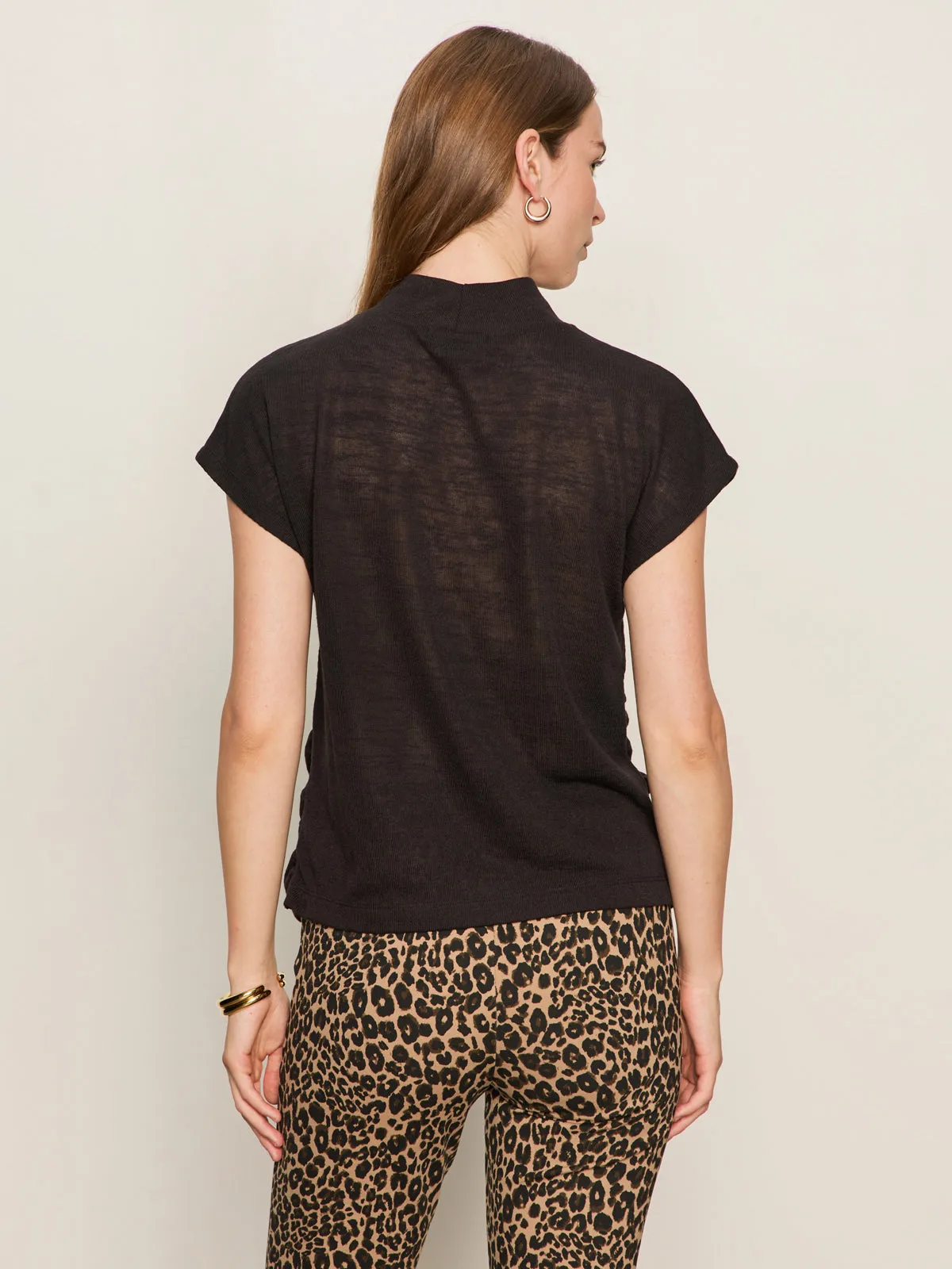 Sporty T-shirt LightweightTexture Draped Sleeveless Mock Neck Top Black