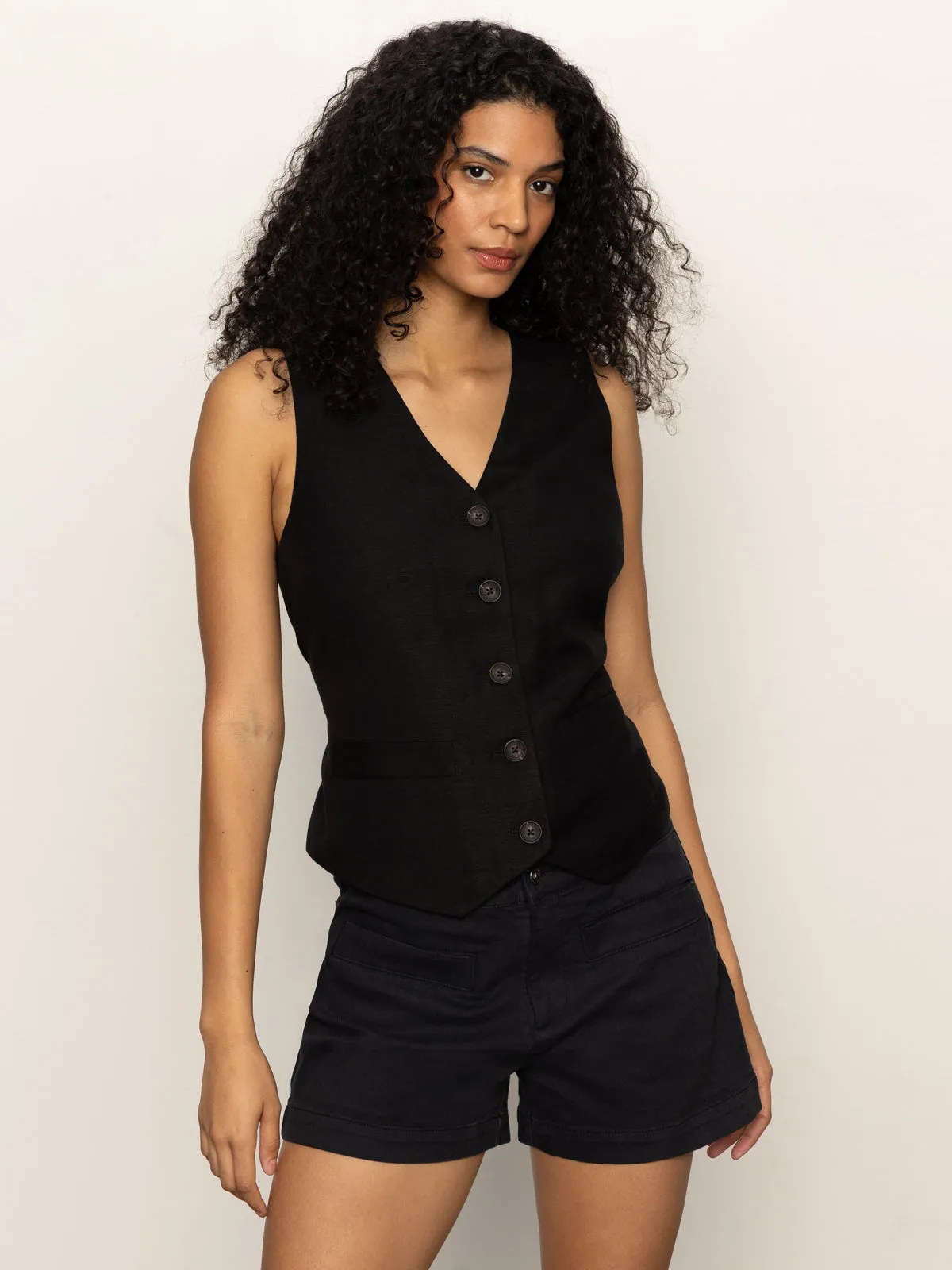 Relaxed Modern Vest Black Tagless Labeling