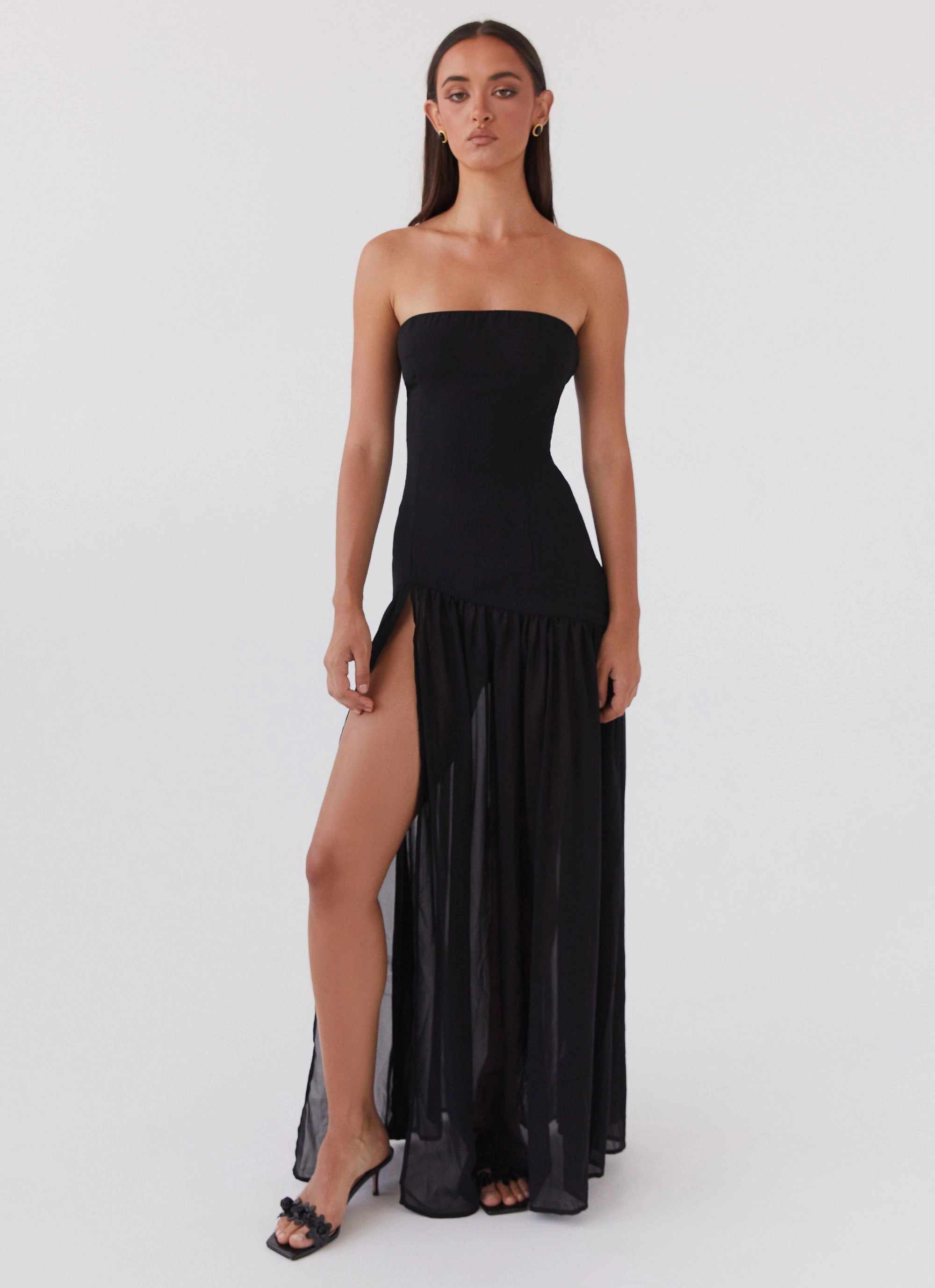 Feminine fit-and-flare silhouette Chill Detail Eden Strapless Maxi Dress - Black