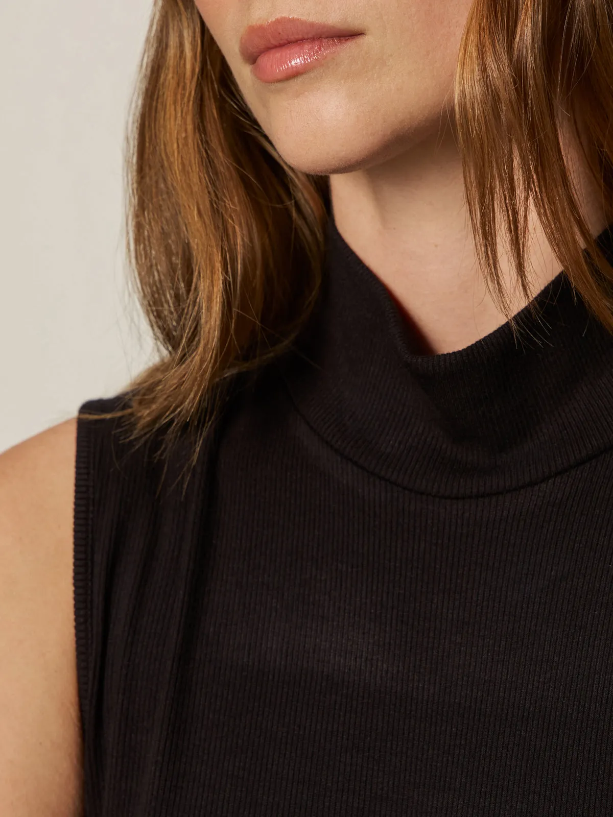 Essential Sleeveless Mock Neck Tank Black Sweat Absorbent Inner Layer Friction Resistant Finish