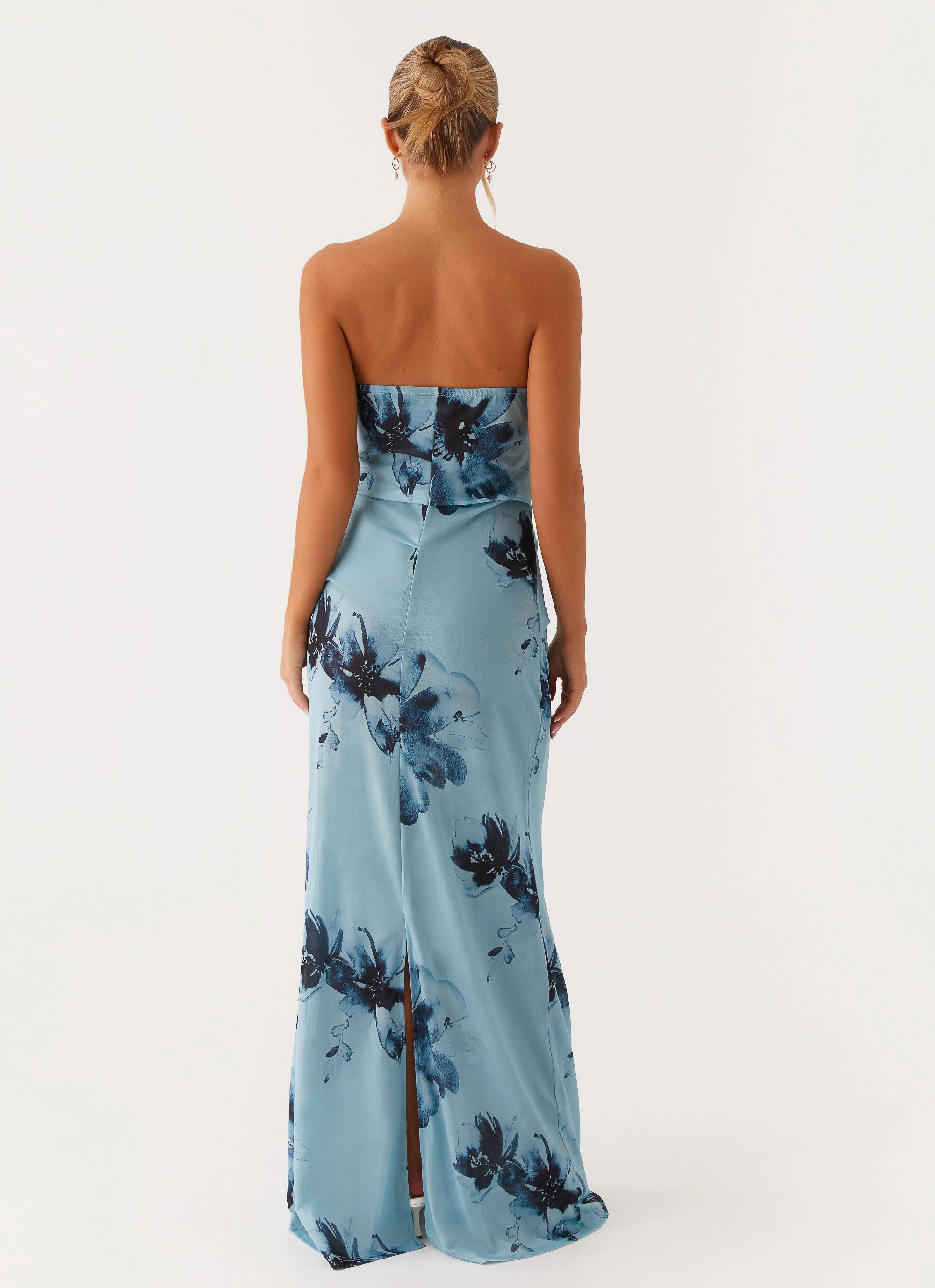Field Of Dreams Maxi Dress - Blue Black Floral Resort Outfit Sleek Motion