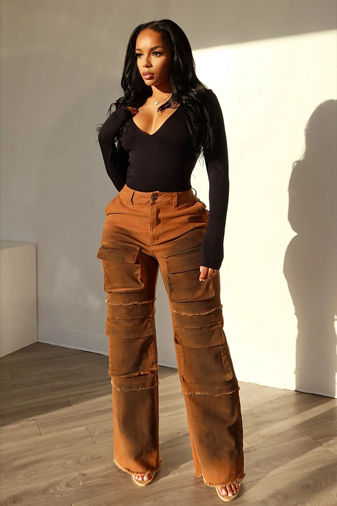 Iconic Outfit Going Higher Washed Cargo Denim Jeans