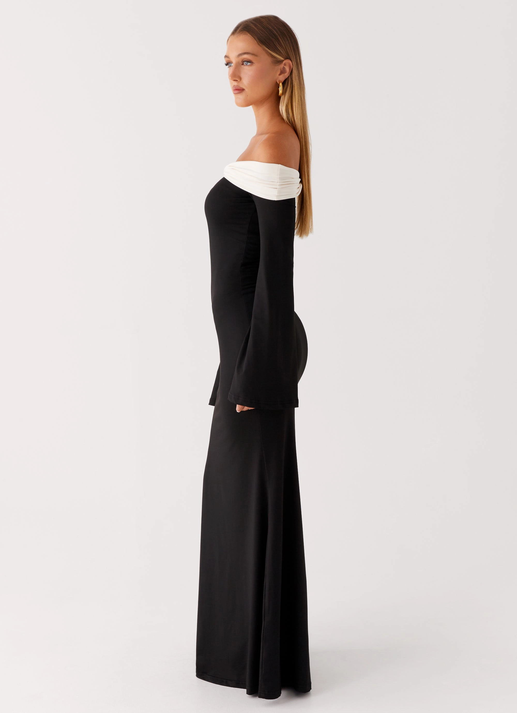 Day Fit Relaxed Look Hits Different Long Sleeve Maxi Dress - Black