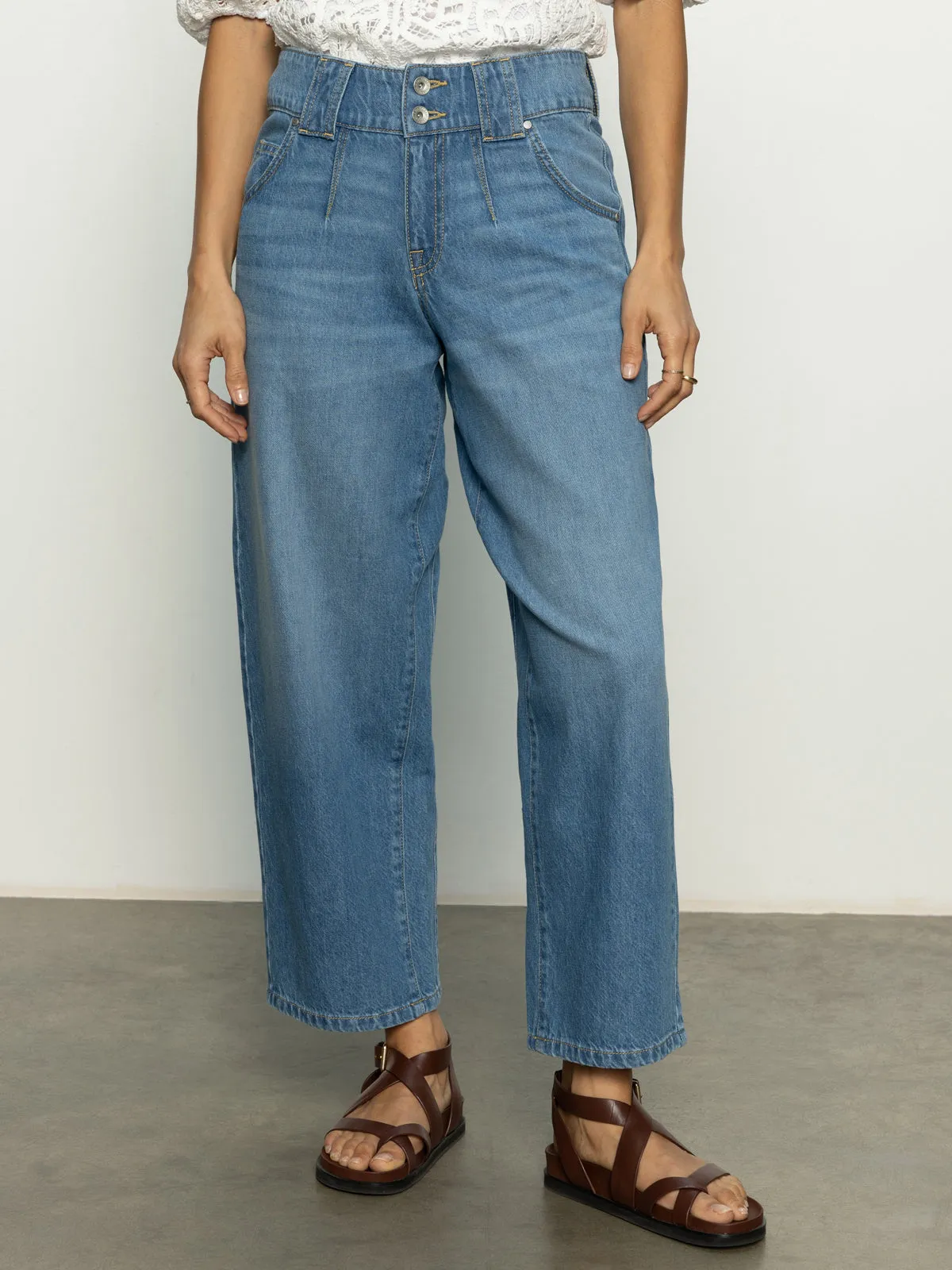 Minimal Edge Side Car Semi High Rise Barrel Jeans Line Dance