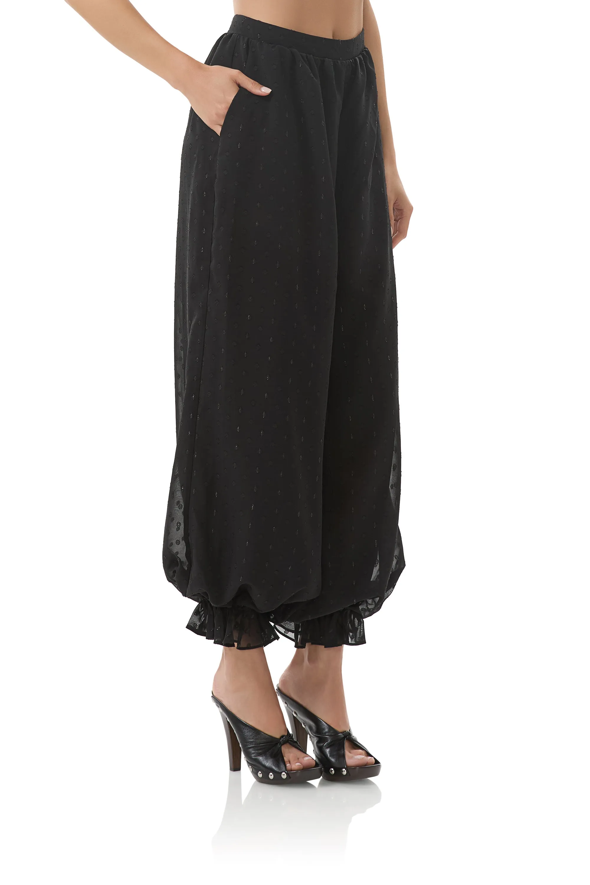 James Pant - Noir Timeless Look