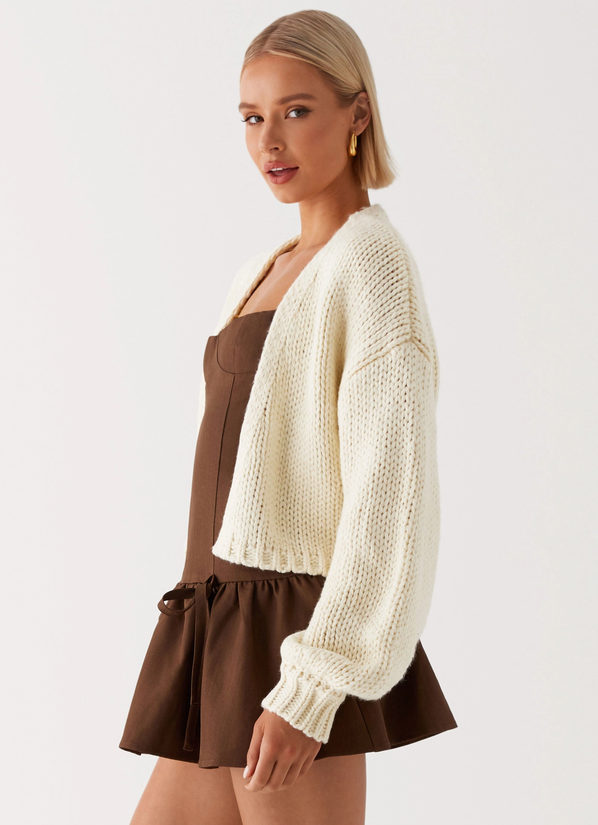 Stretchable Material FoldableStorageCapability Jasleen Knit Cardigan - Ivory