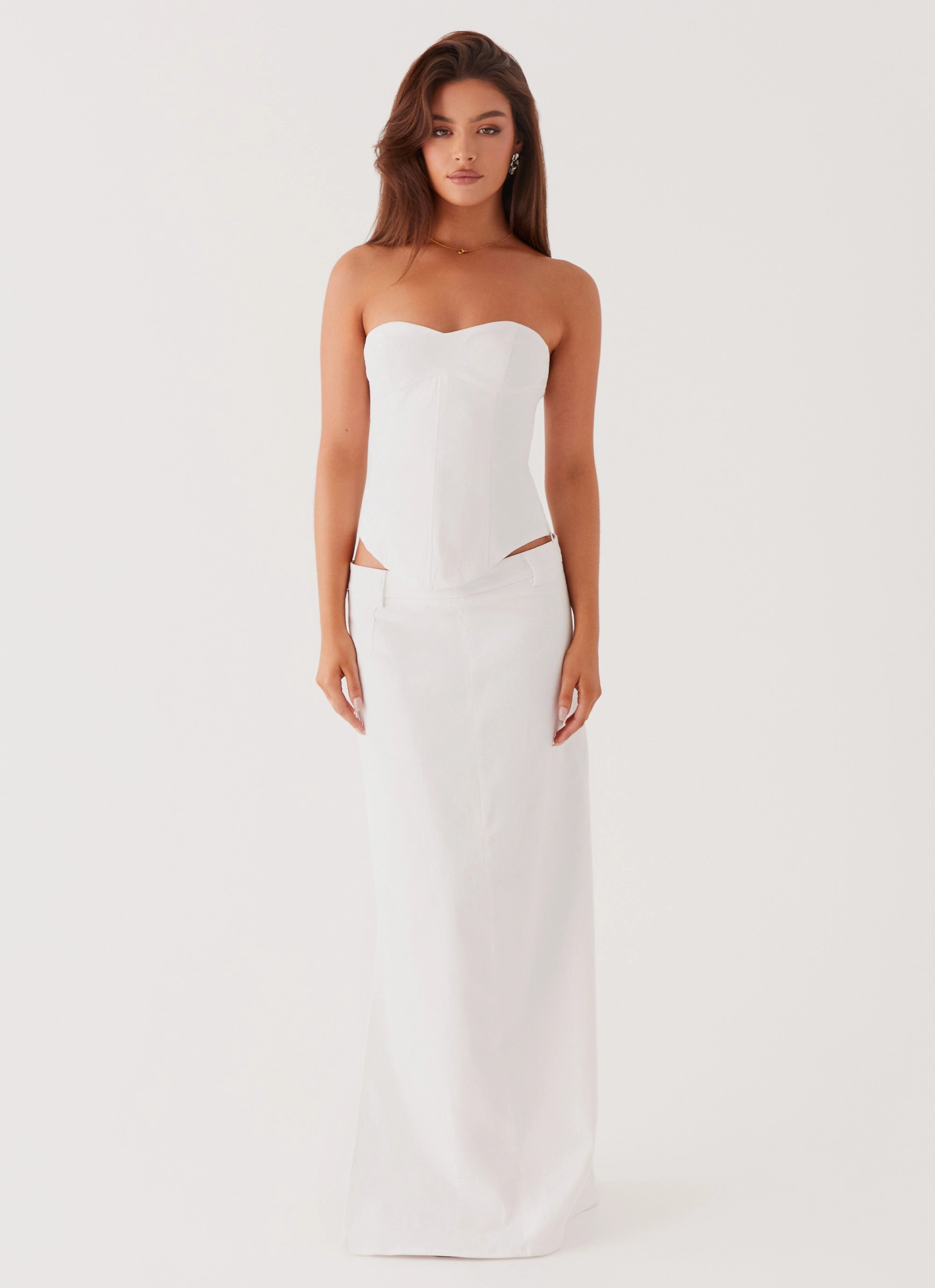 Jaslyn Maxi Skirt - White Winter Layering Fashion Mood