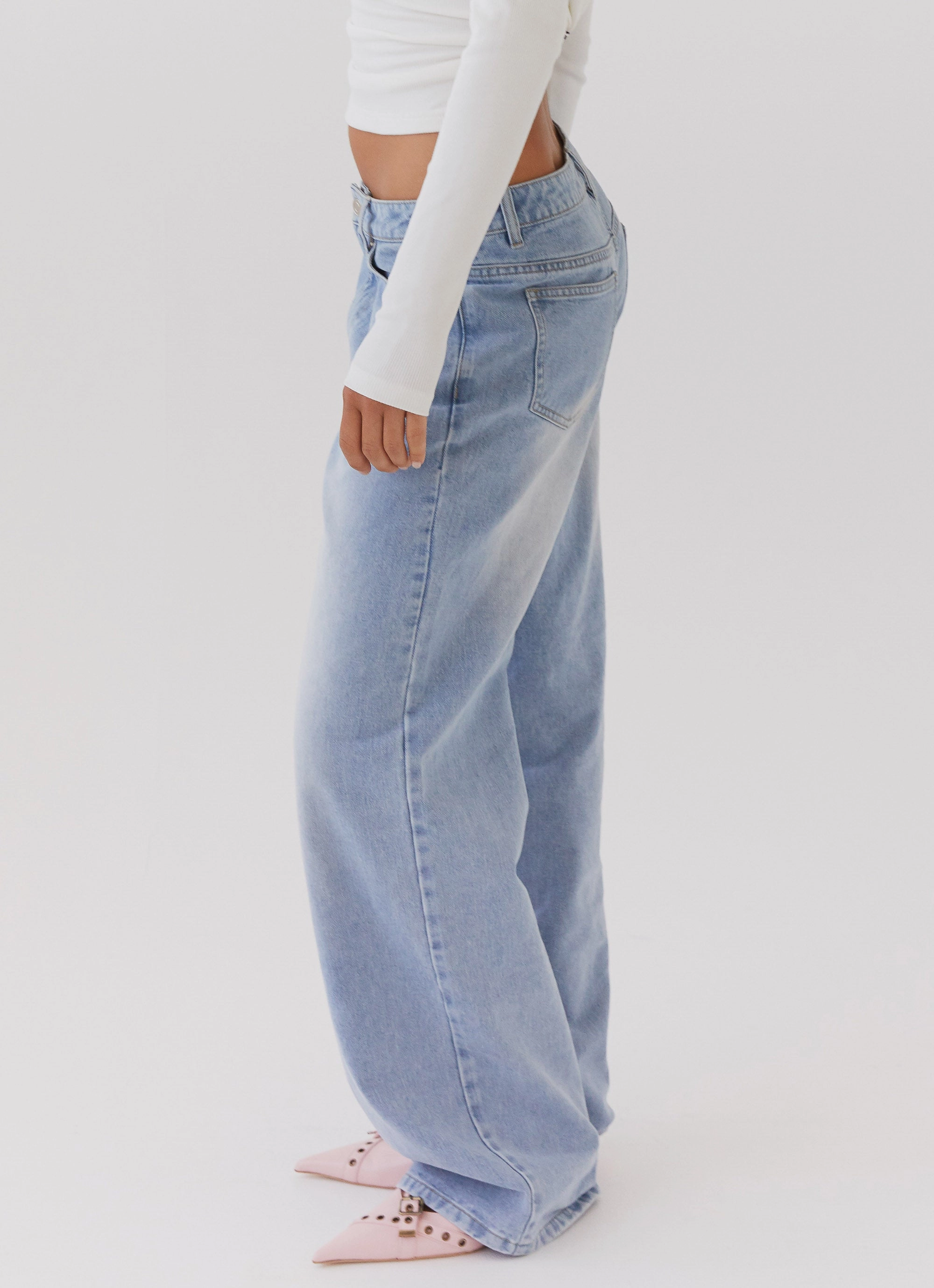 Parent Style Evening Stroll Festival Outfit Trend Friendly Keanna Low Rise Denim Jeans - Light Blue