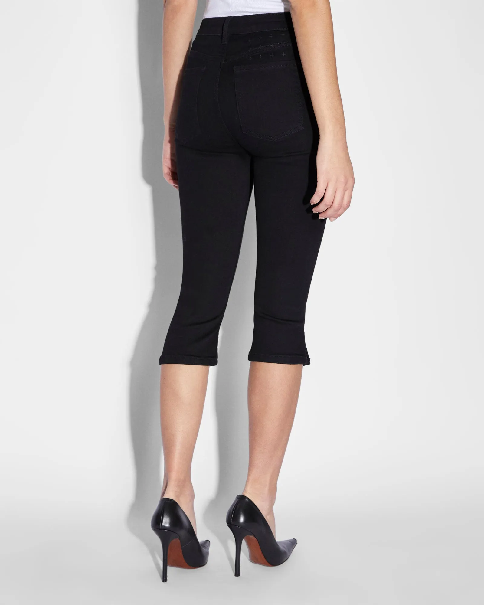 KENDALL CAPRI JET BLACK Breathable back panel HypoallergenicMaterial