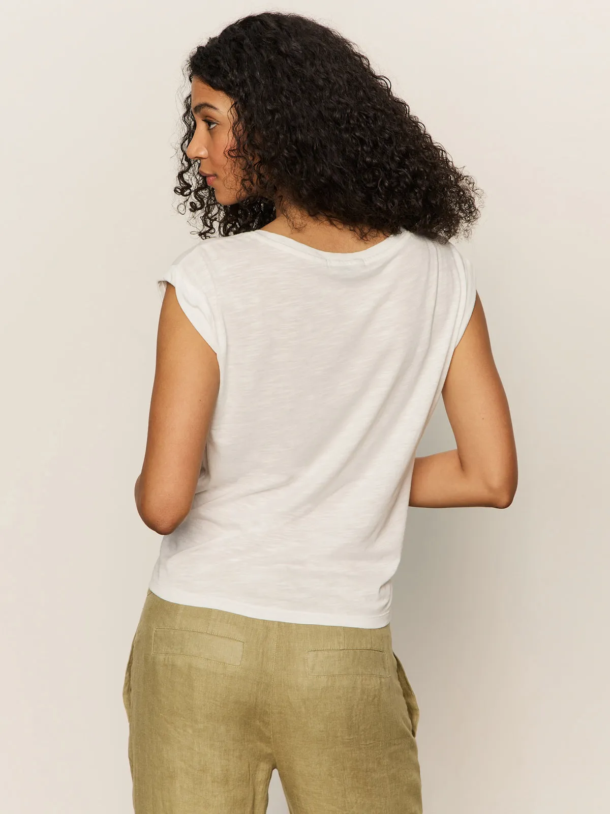 TumbleDryFriendlyMaterial MoistureWicking Knotted Muscle Tee White