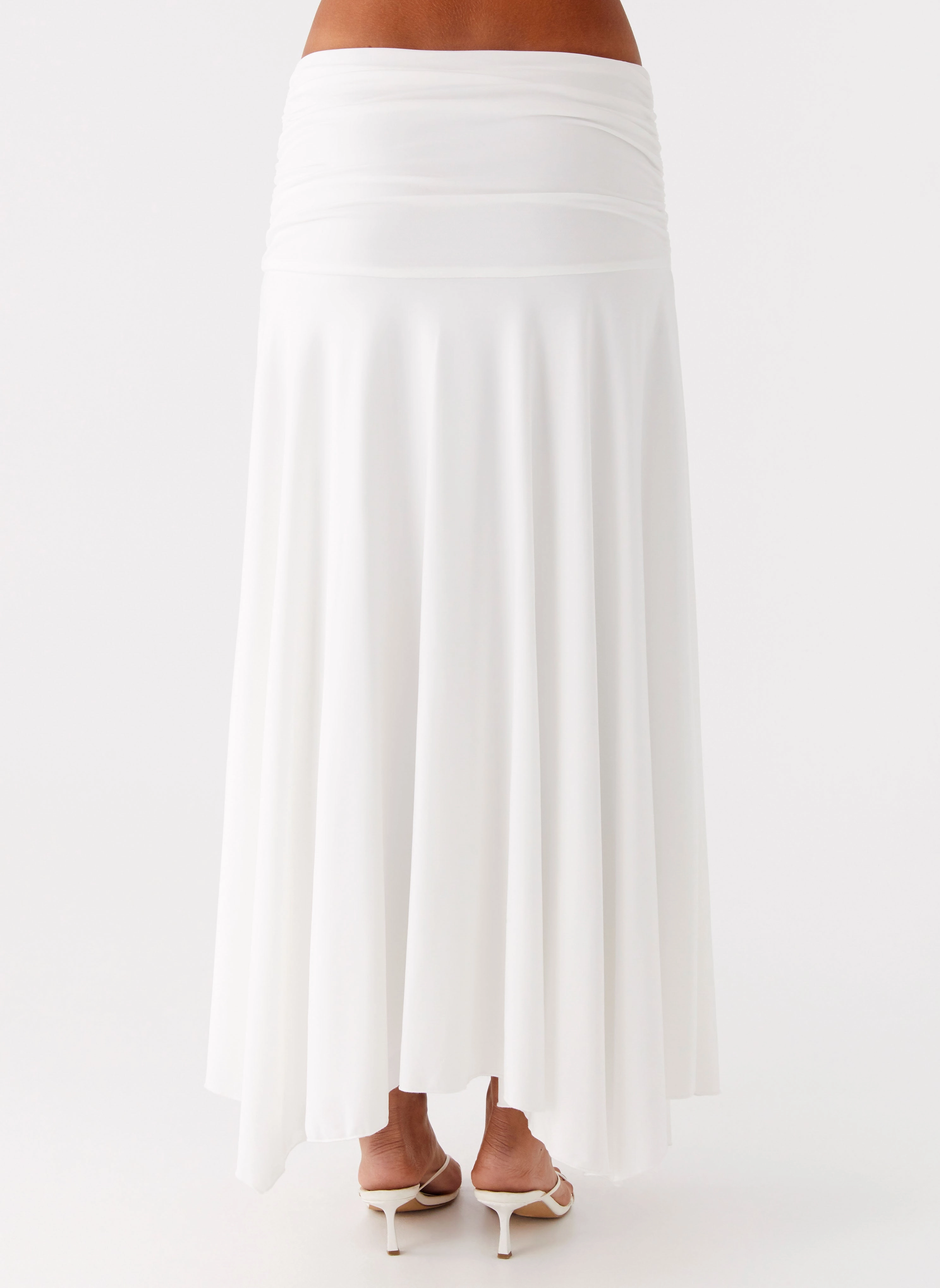 Liana Ruched Maxi Skirt - White Clean Outfit