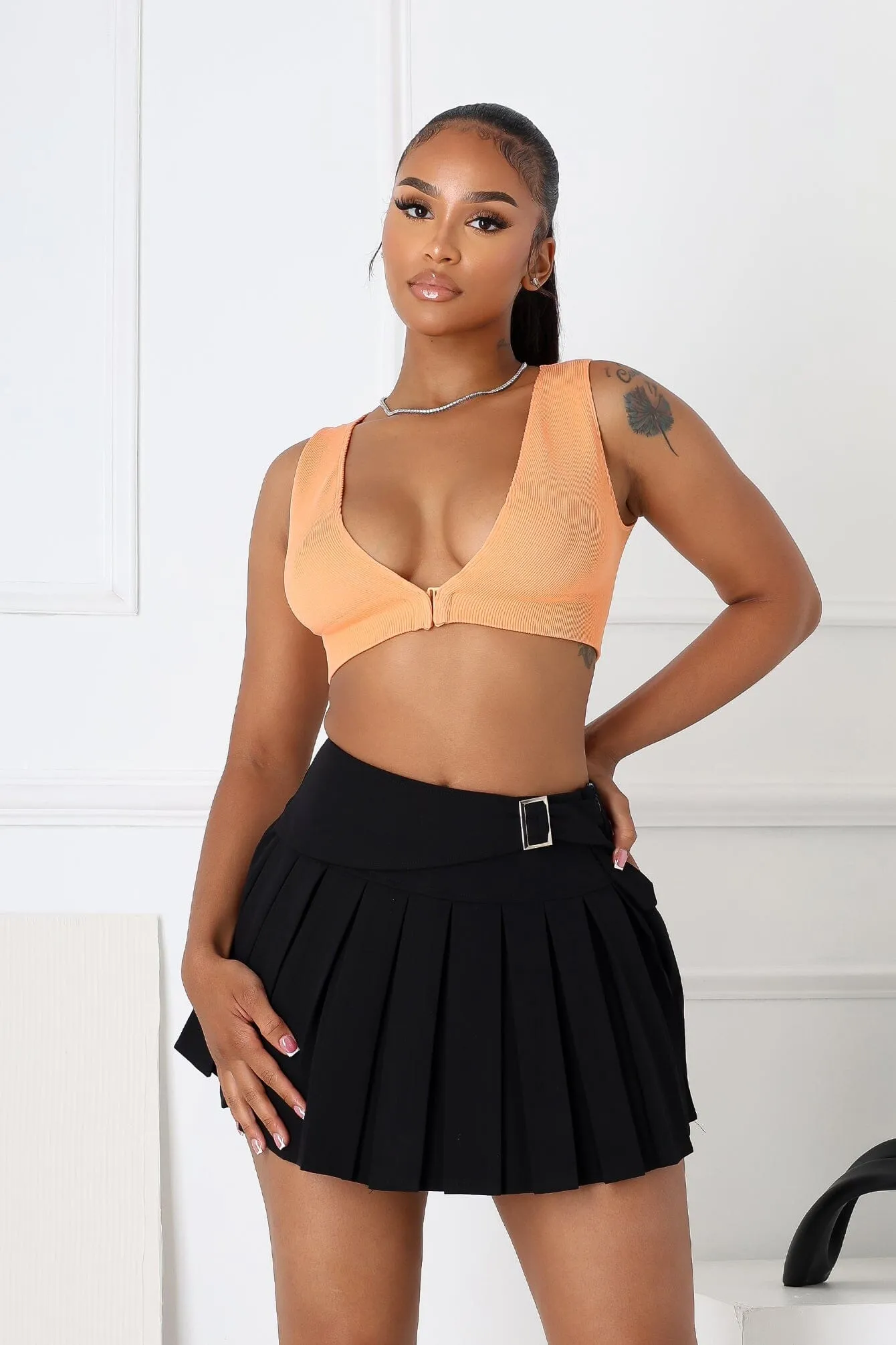 WrinkleFree Weave Sustainable Waterproofing Silva Ribbed V Neck Clasp Top