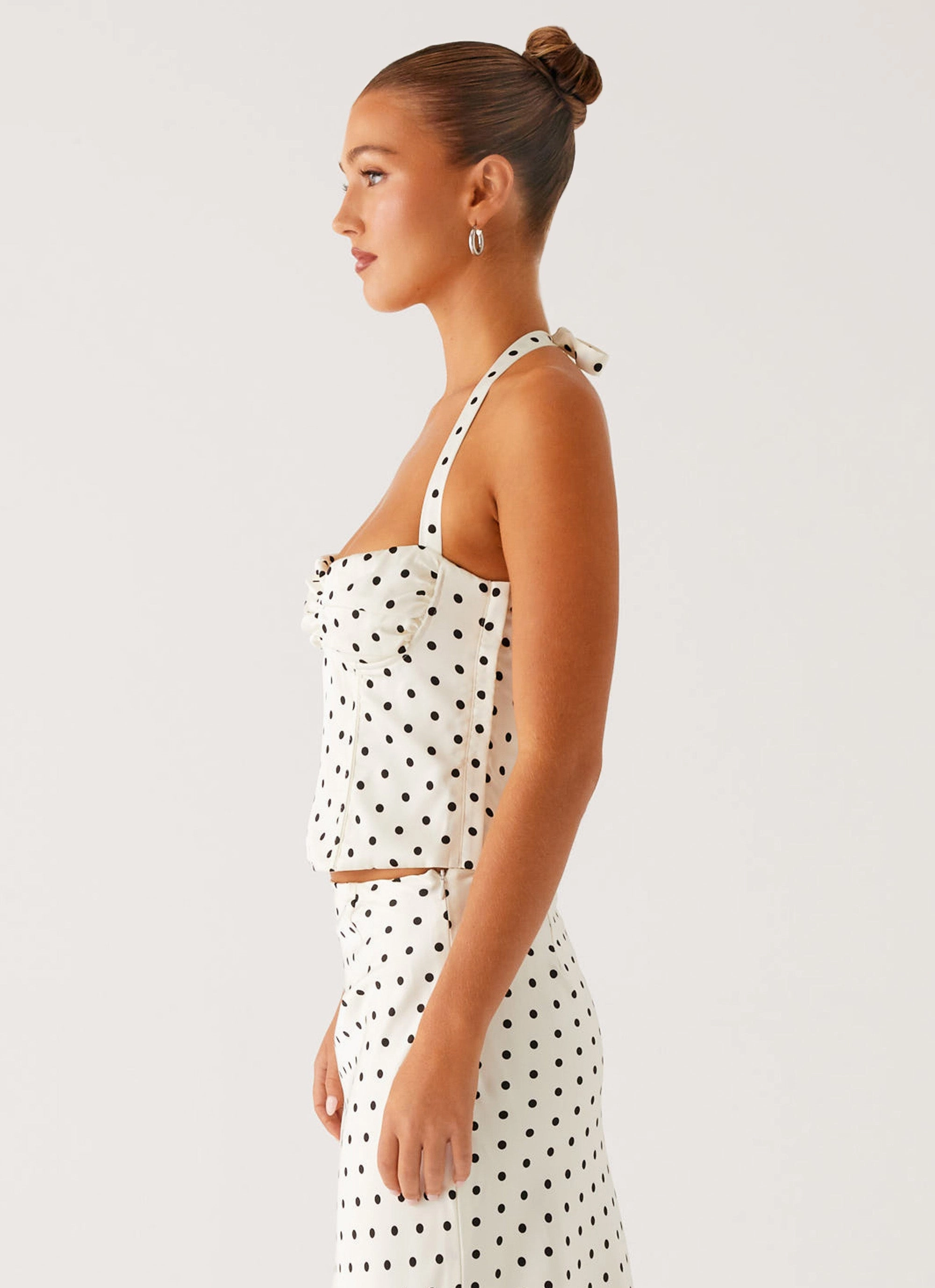 TwoToneEffect Fitted Design Breanne Top - White Polka Dot