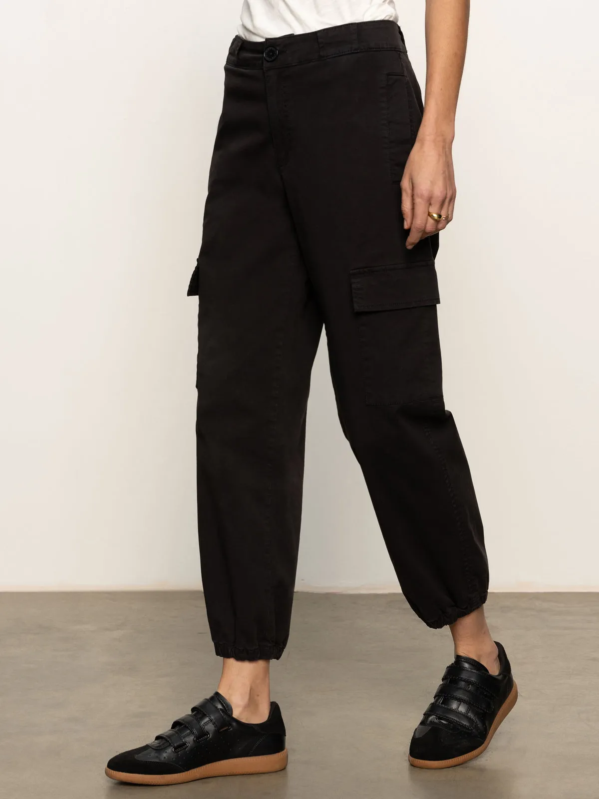 Functional Fashion Take Over Jogger Mid-Rise Pant Black