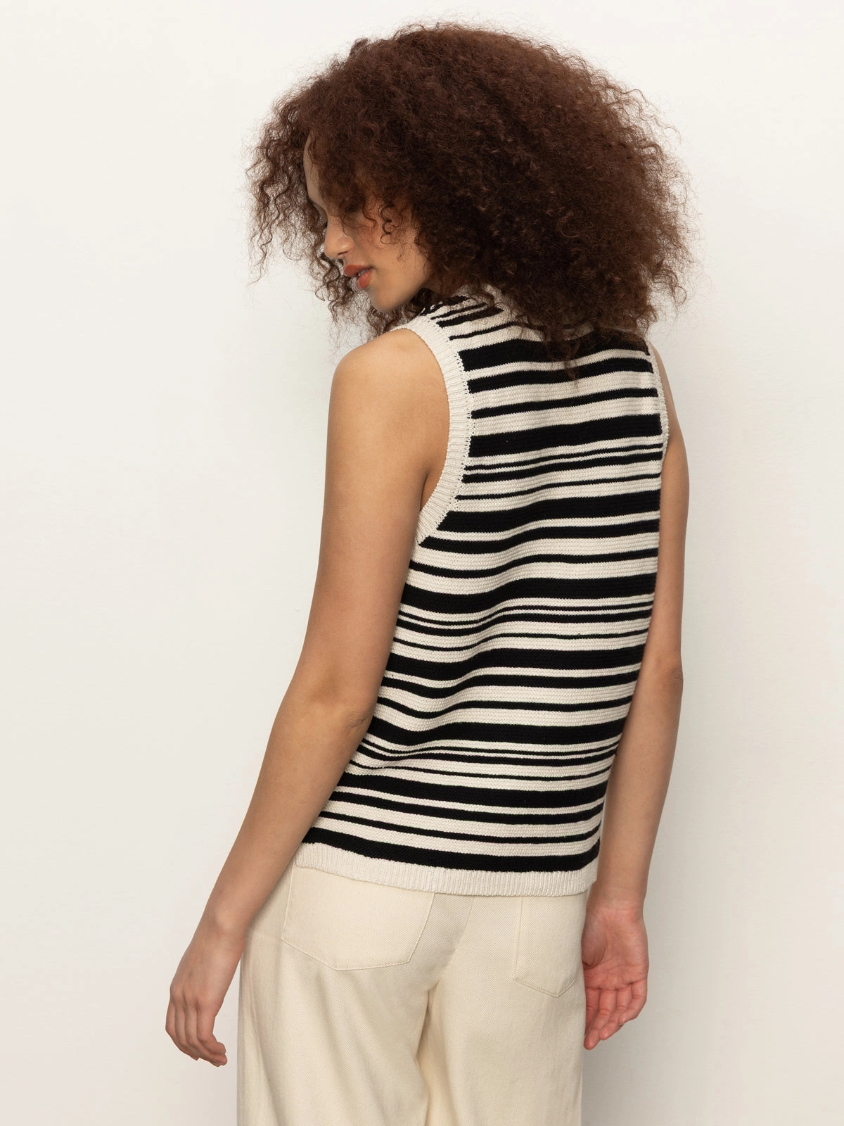 Minimalist Aesthetic Modern Sweater Shell Black Macrame