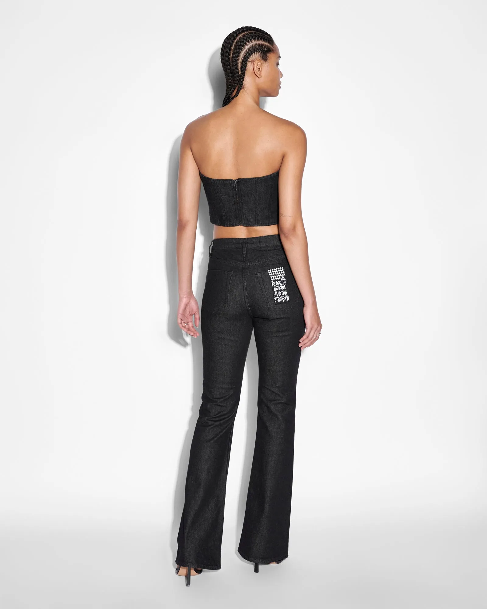 ThermalRegulating Moisture Wicking Technology BUSTIER EBONY LACED