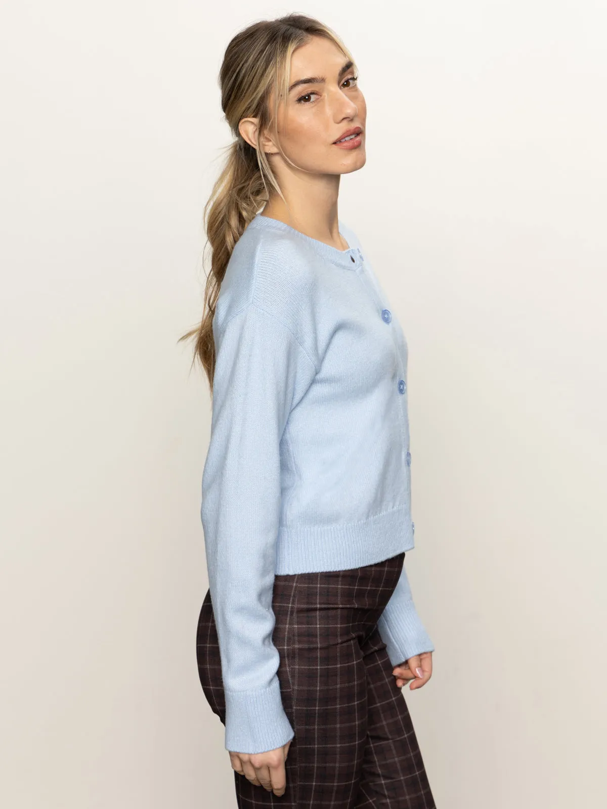Flatlock stitching Must-Have Cardi Blue Powder