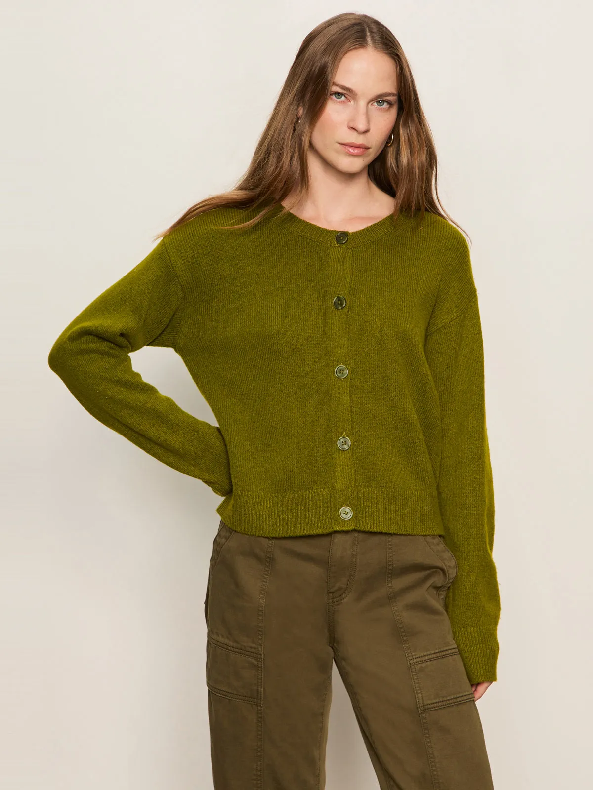Must-Have Cardi Martini Olive Chic Look Flexible Shoulder Gusset