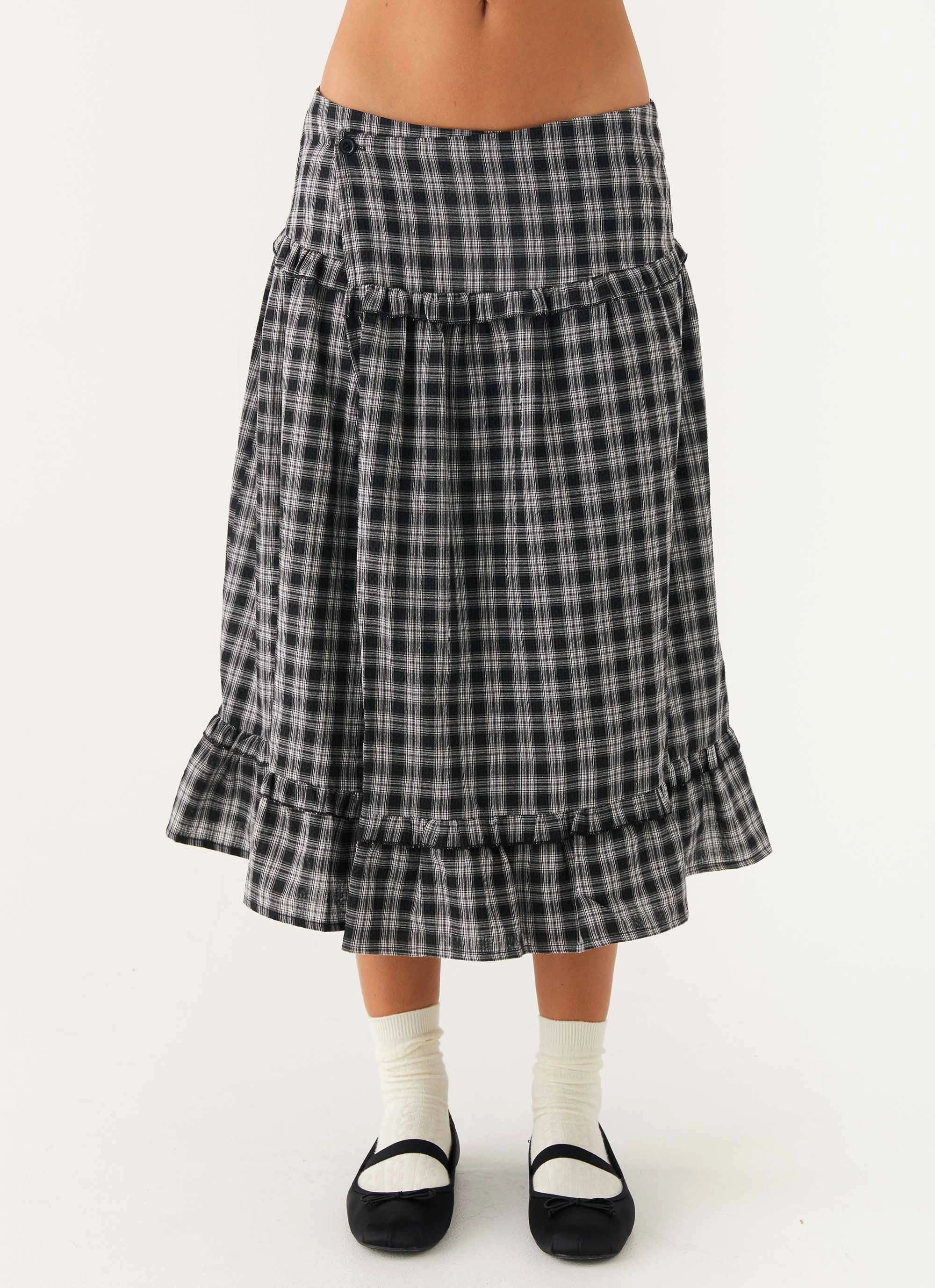 Laura Midi Skirt - White Black Check Outfit Essence Weekend Style