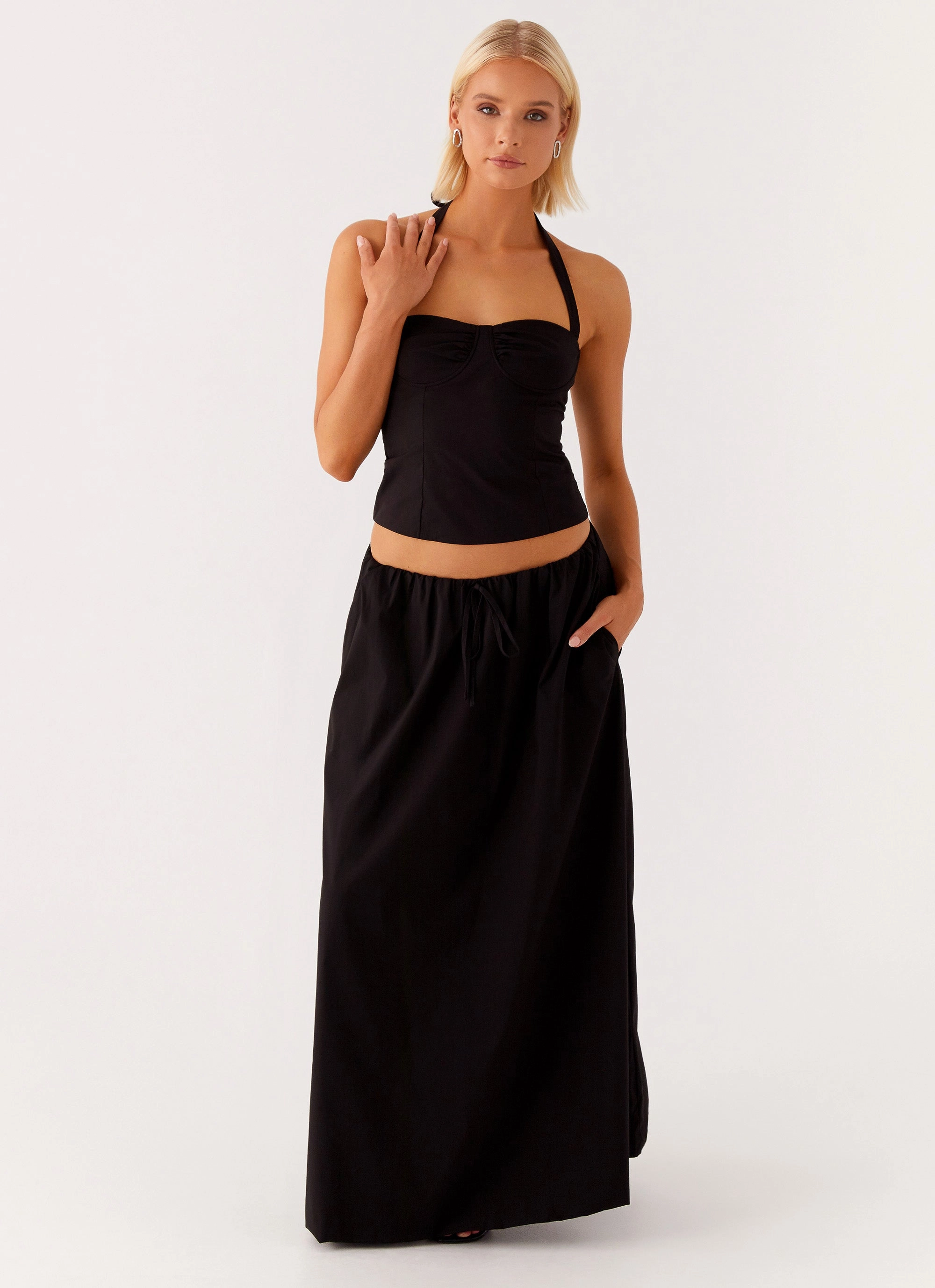 Cheryl Maxi Skirt - Black Daytime Look
