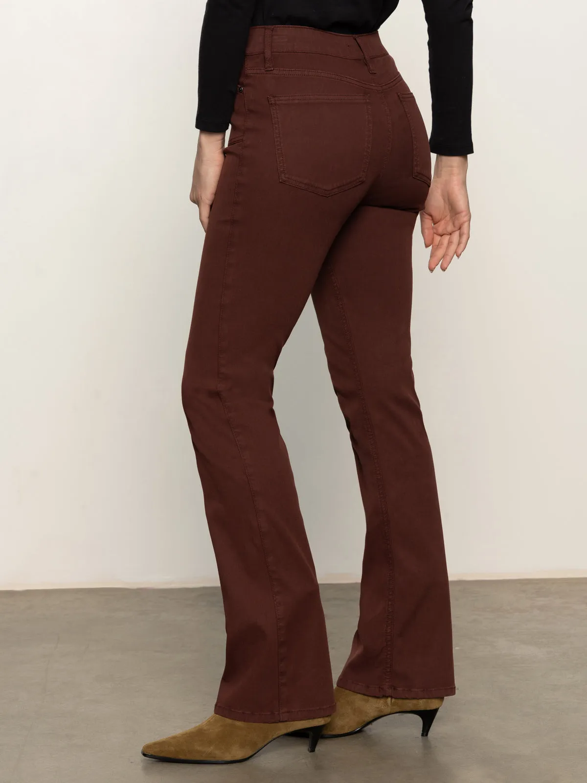 Multi Pocket System Sculpted Brook Bootcut Pant Chicory