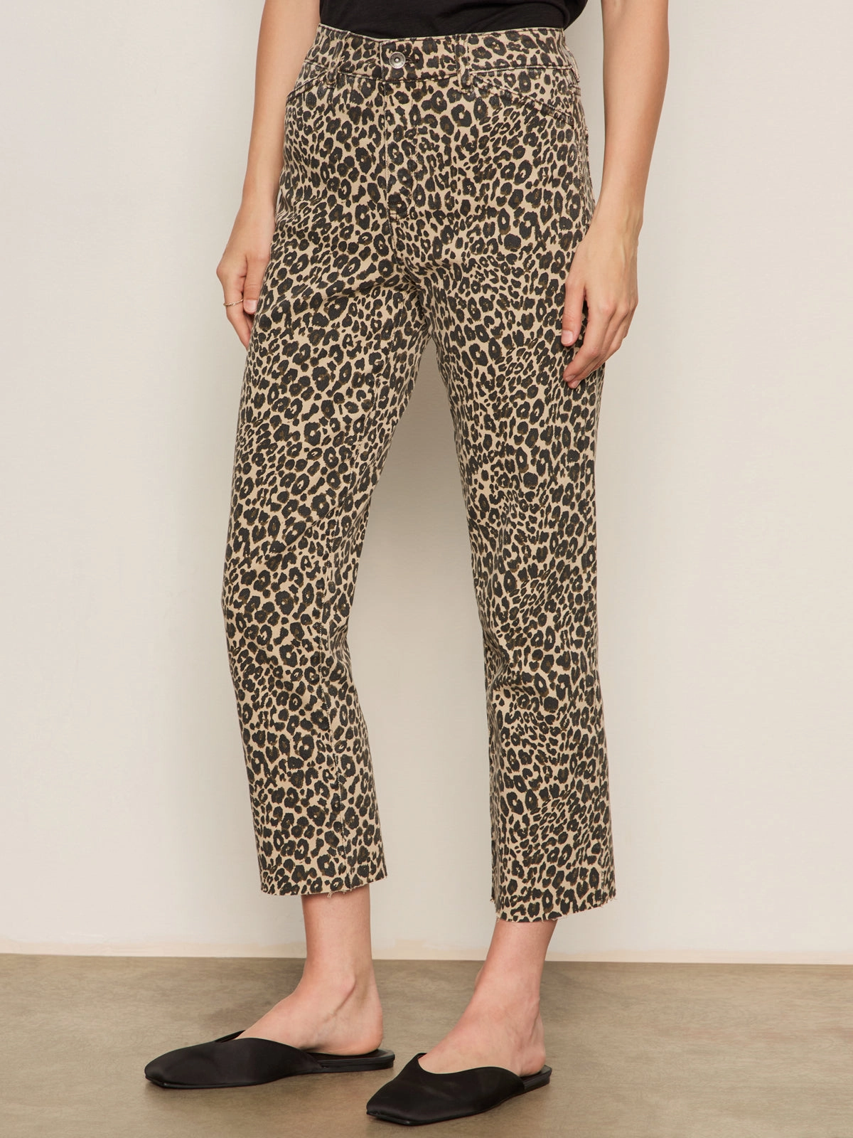 Cadence 90's Straight Crop Jean French Kitty Seamless Construction Design Sustainable Manufacturing Process