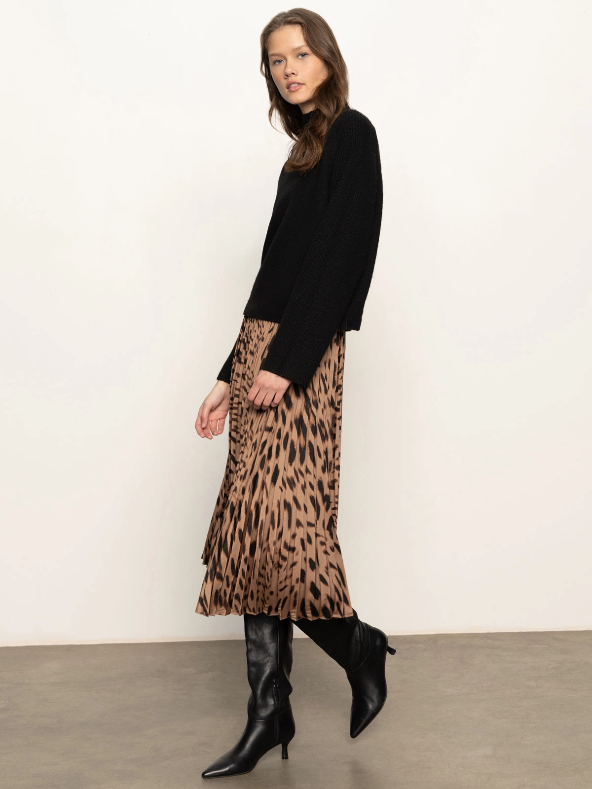 EcoFriendlyTexture Nostalgia Pleated Midi Skirt Mocha Leo