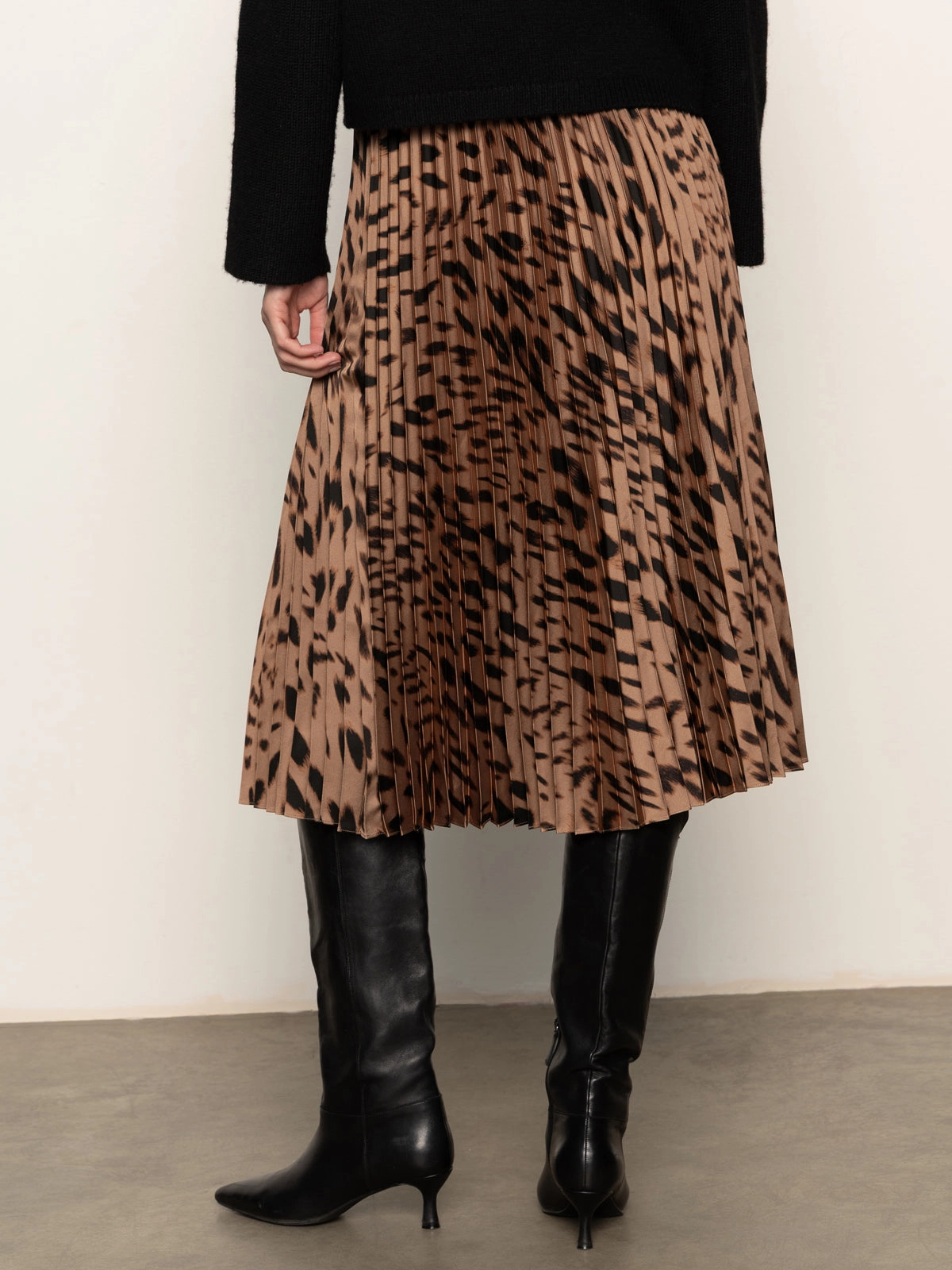 Cozy Fit Office Look Nostalgia Pleated Midi Skirt Mocha Leo