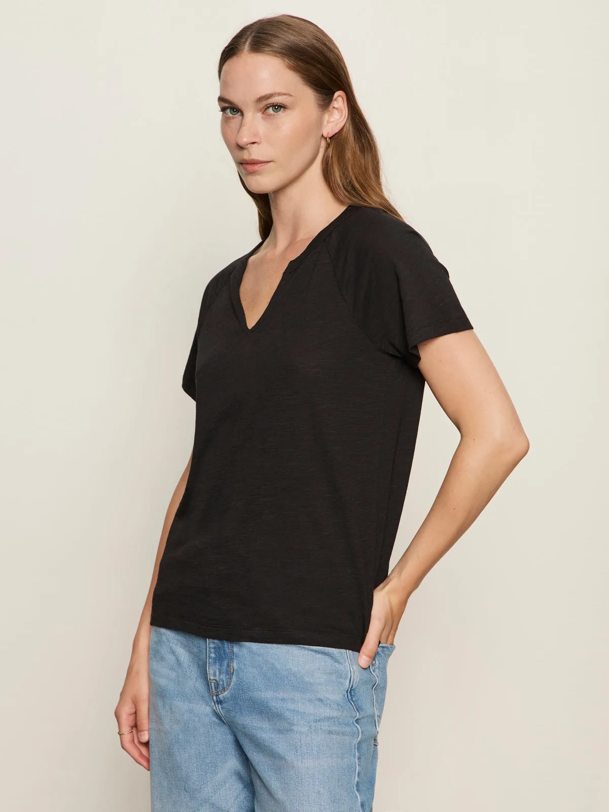 Notch Neck Tee Black CarbonNeutral Production
