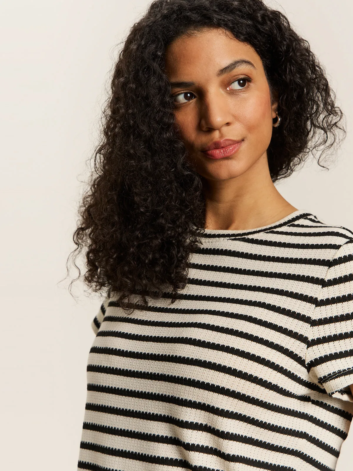 Hypoallergenic Lining Contrast Topstitching Detail Perfect Textured Tee Macrame Black Stripe