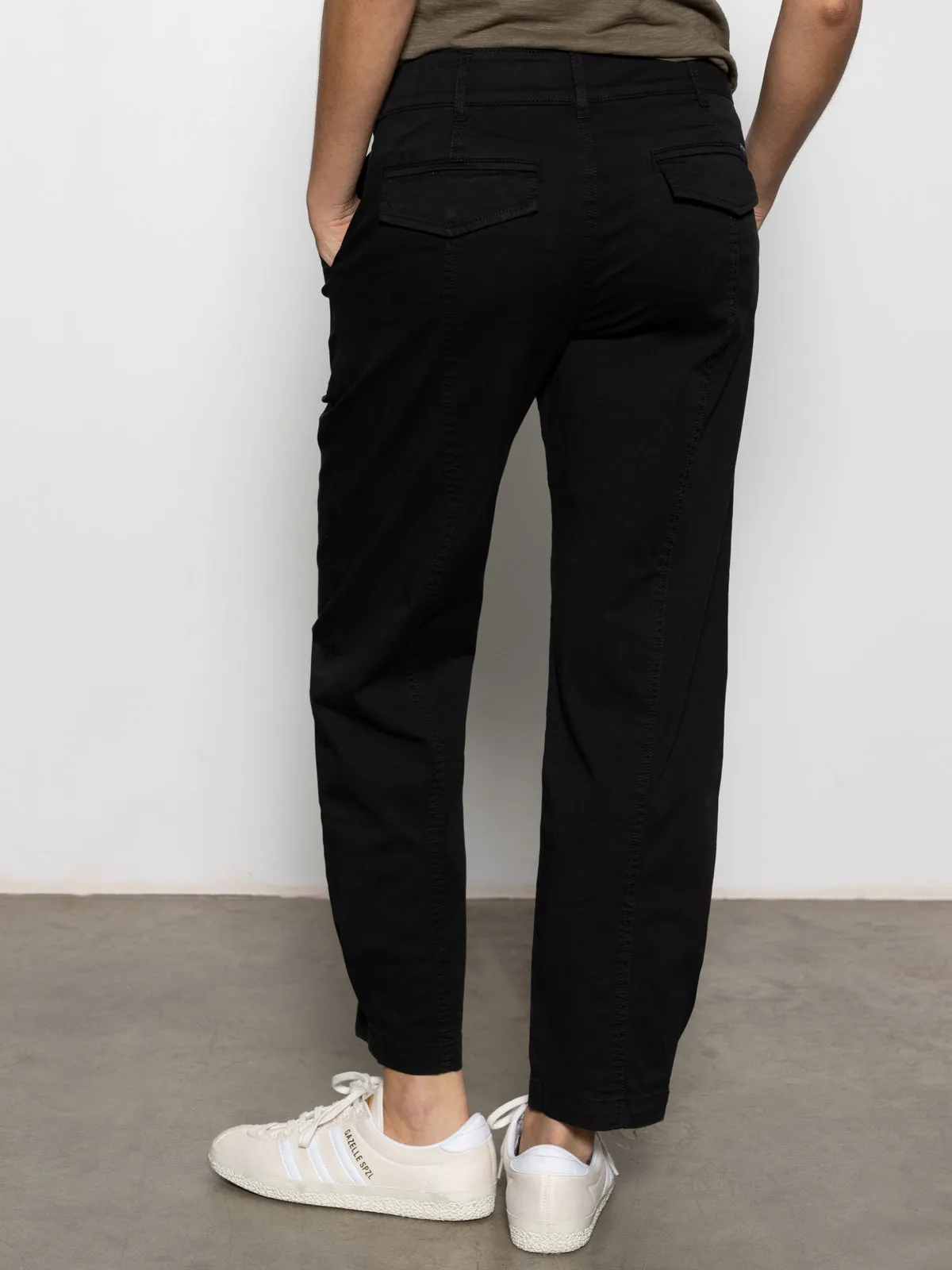 WrinkleFreeFinish Sahara Tapered Standard Rise Pant Black