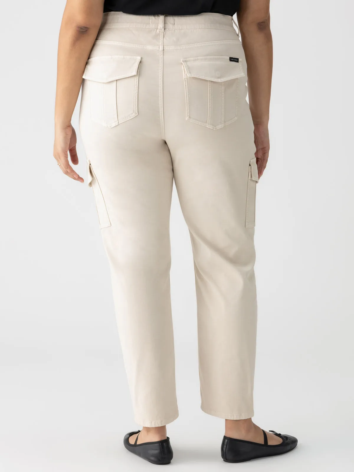 Sculpted Hayden Cargo Standard Rise Pant Toasted Almond Extended Sizing Quick-Dry Material Timeless Comfort