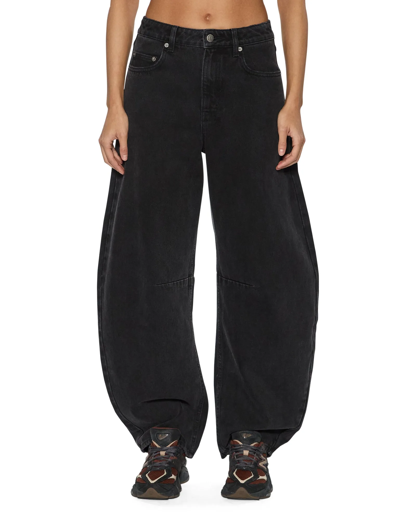 BARREL JEAN NOIR Ergonomic Cut WaterRepellent Coating