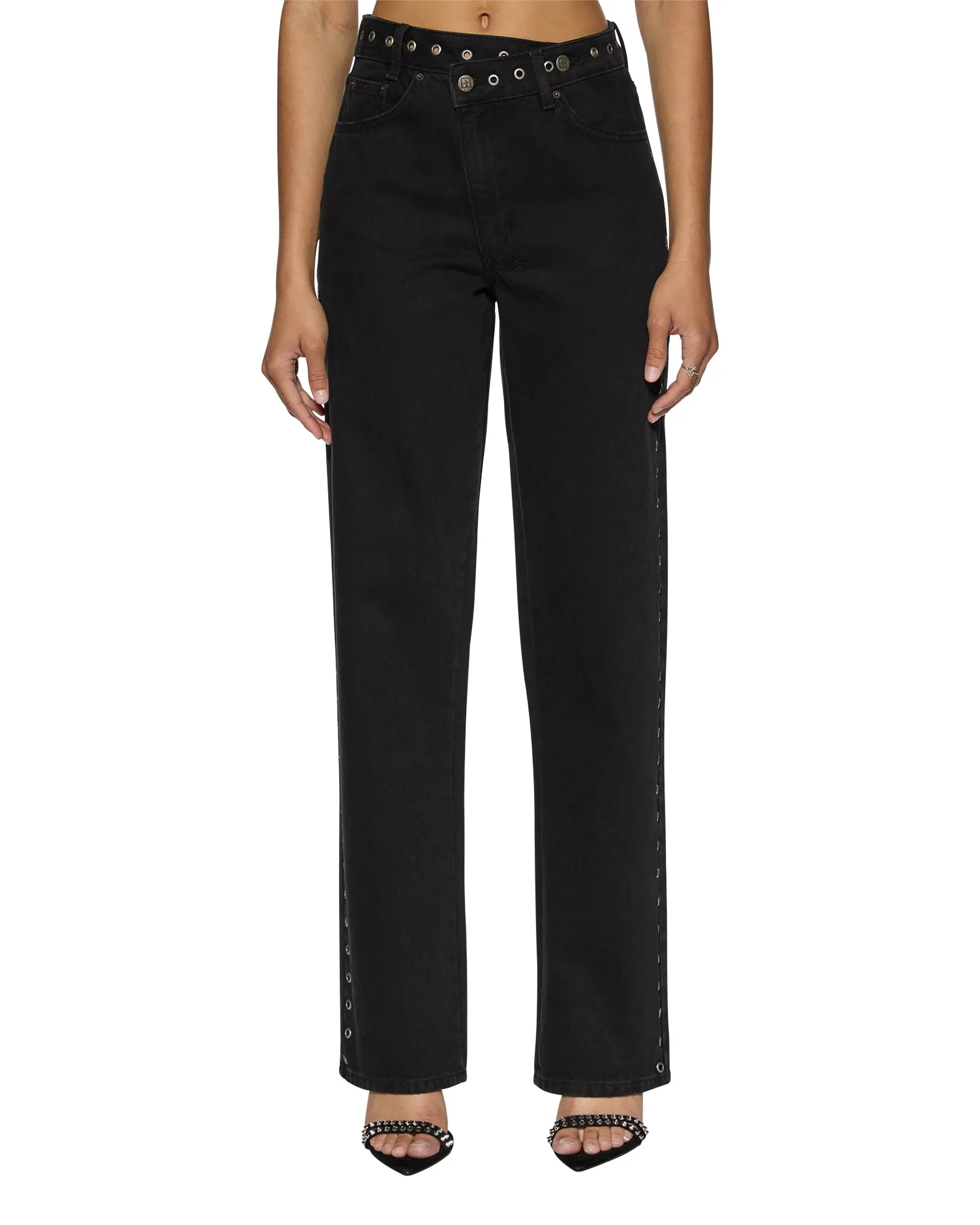 Elegant Minimalist Outdoor Adventure RELAX JEAN VICE