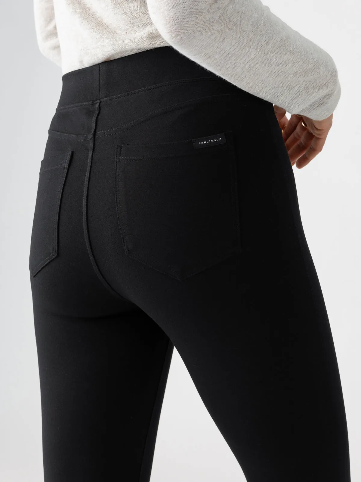 TaglessLabel Smooth zipper closure Runway Semi High Rise Legging Black