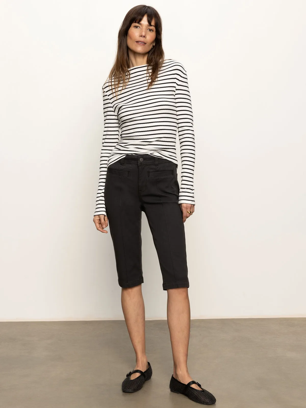 Sculpted Decks High Rise Capri Pant Black MultiPocket