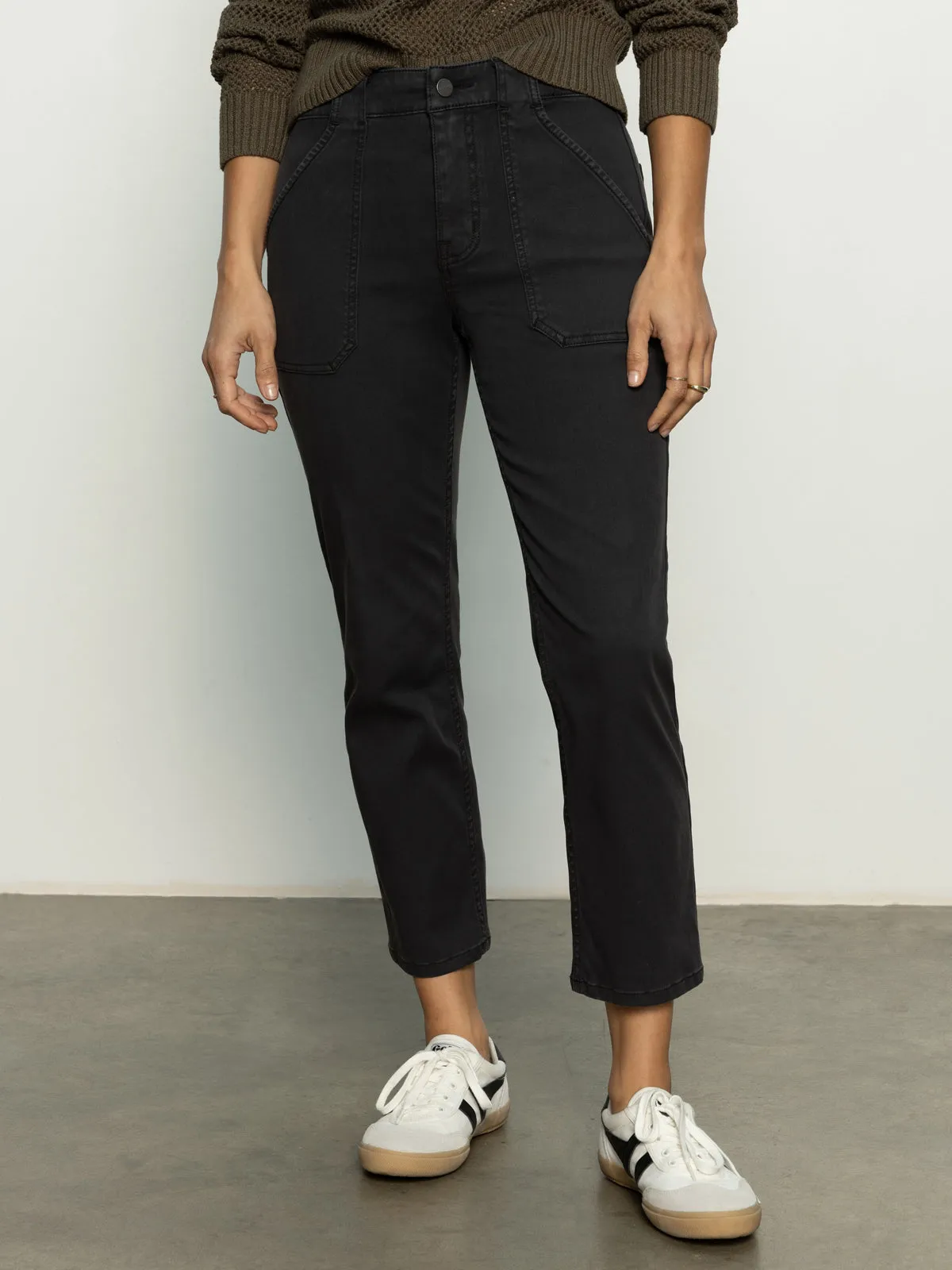 Timeless Fit Durable Seams Sculpted Hayden Standard Rise Straight Crop Pant Black